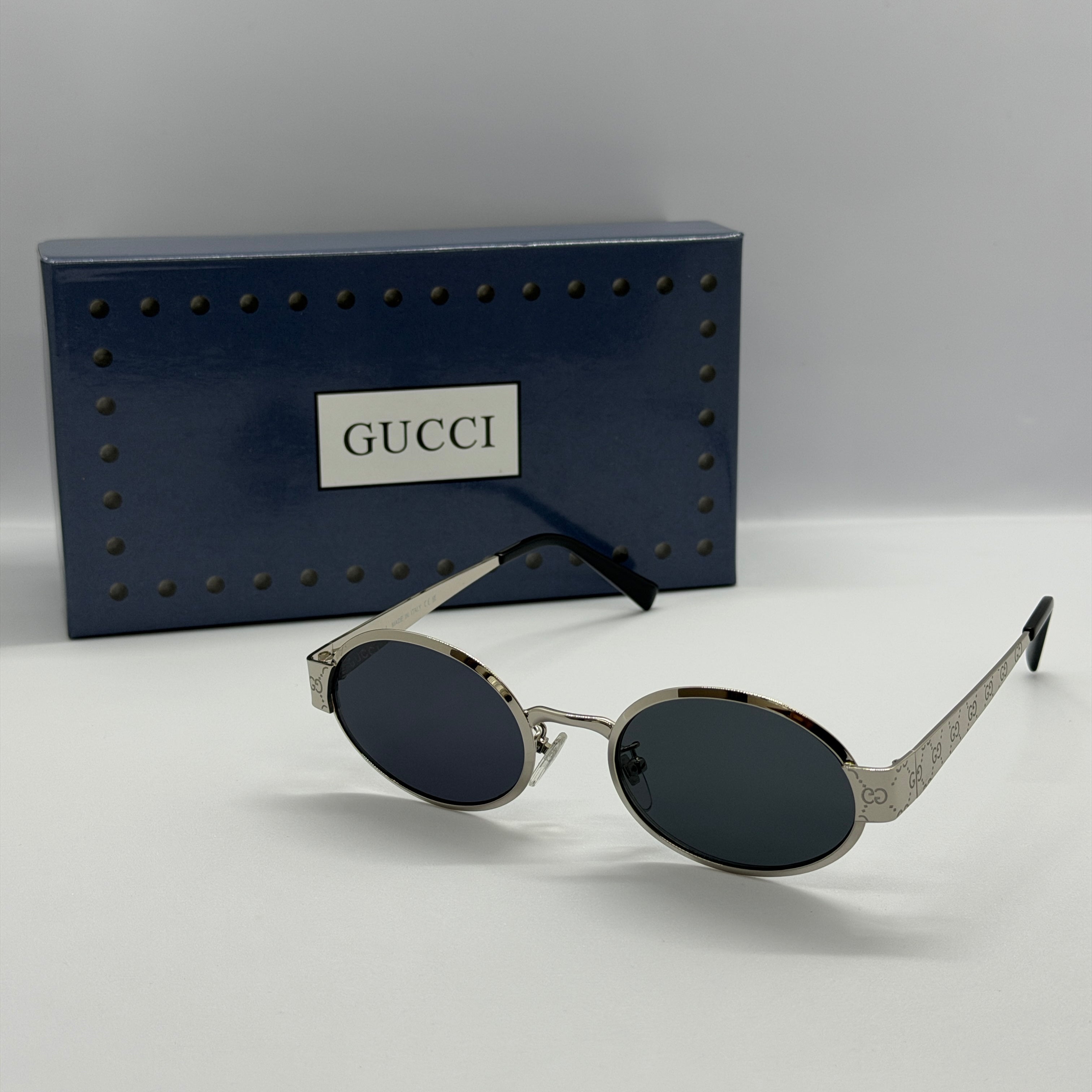модел Pucci Silver