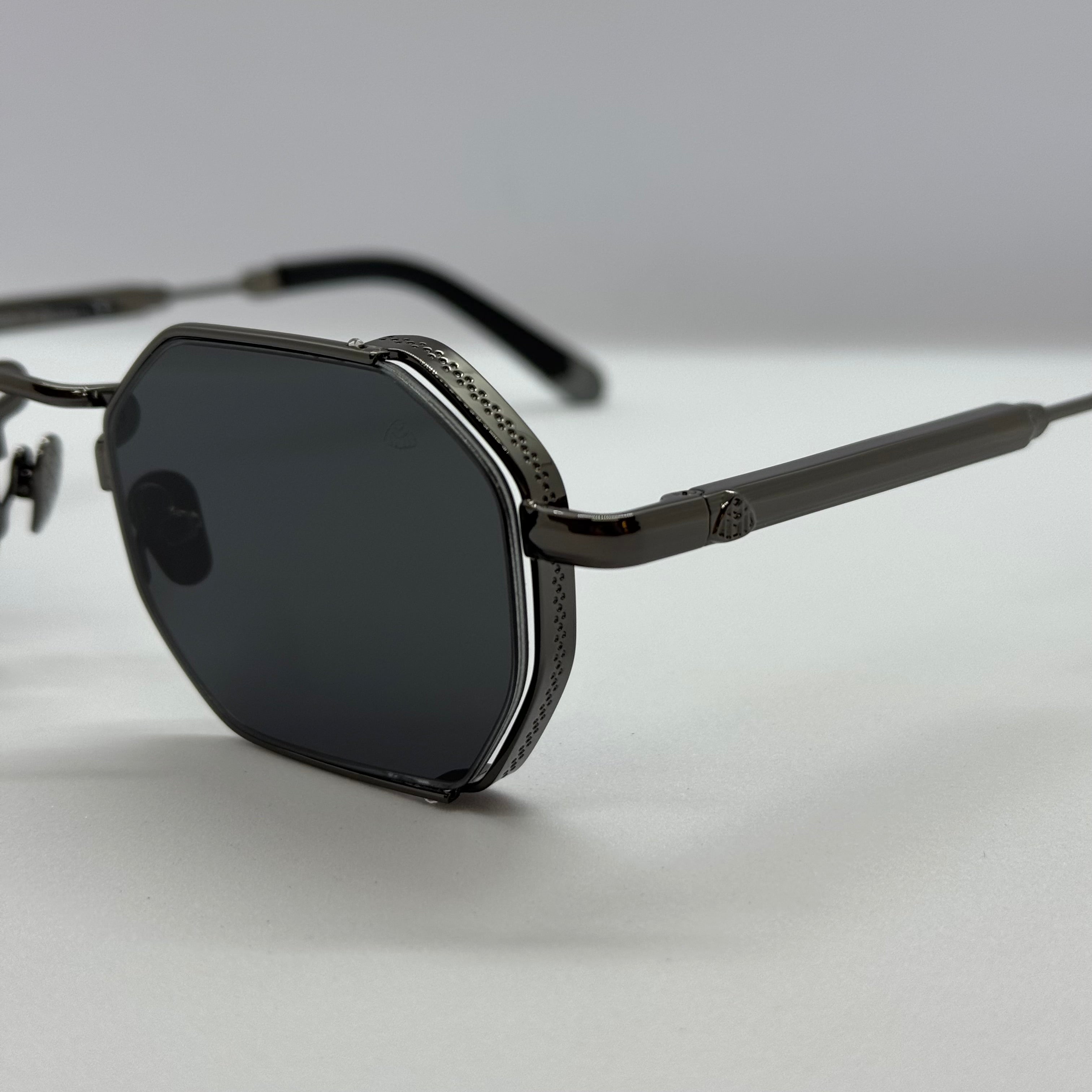 модел MayBach Black