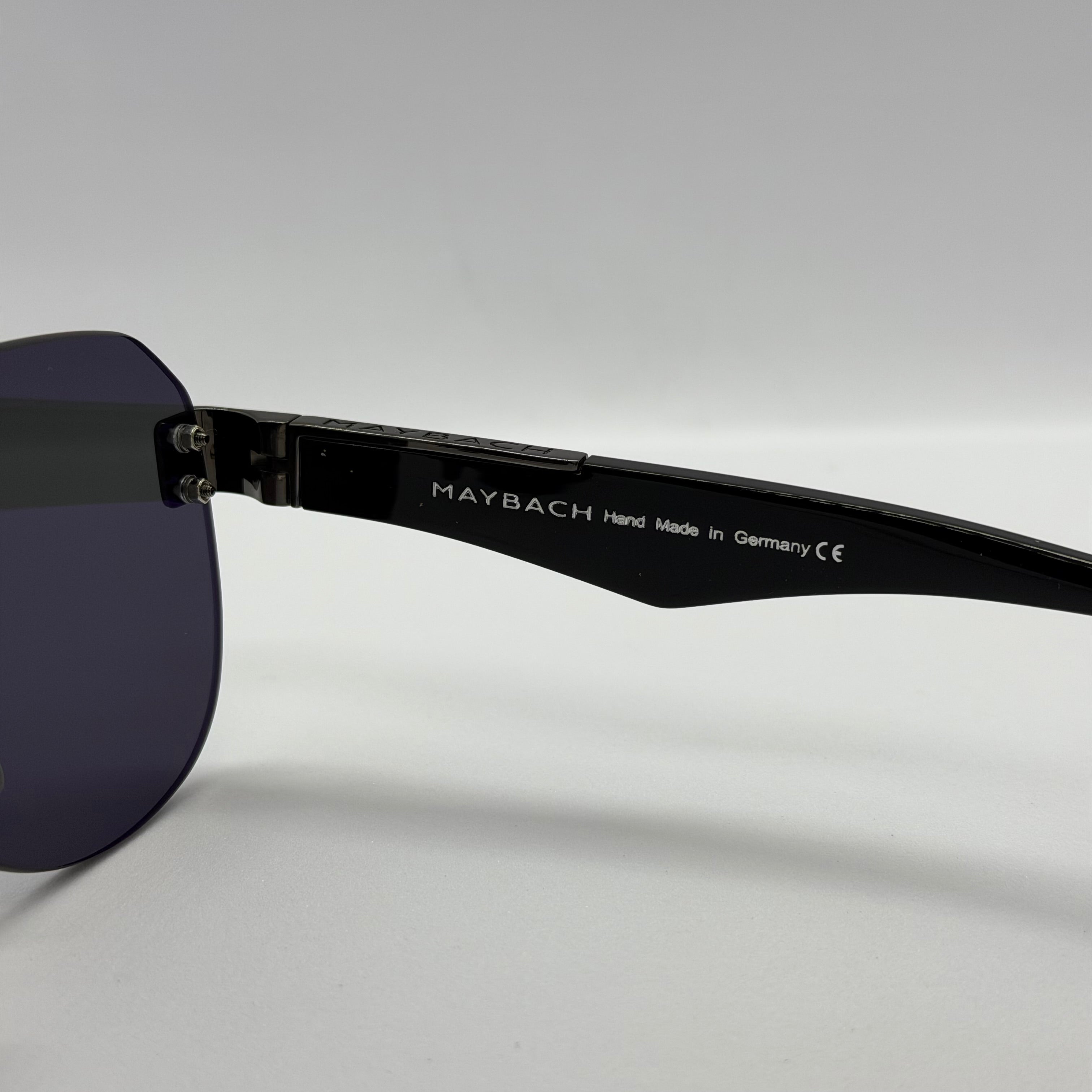 модел MayFair Black