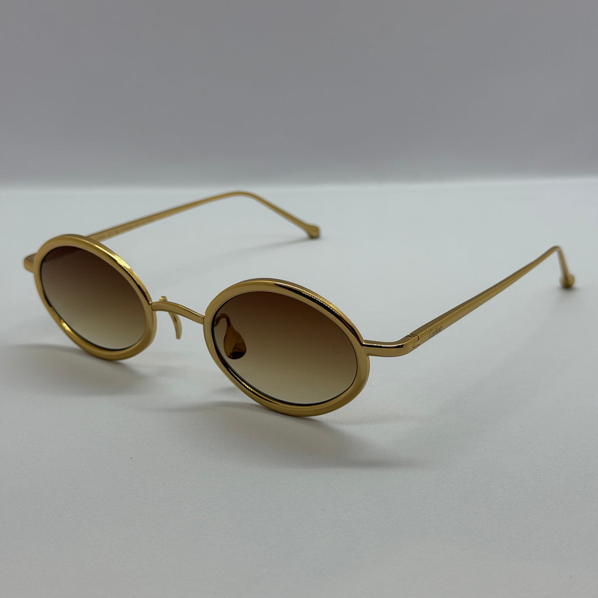 модел Nyra Gold