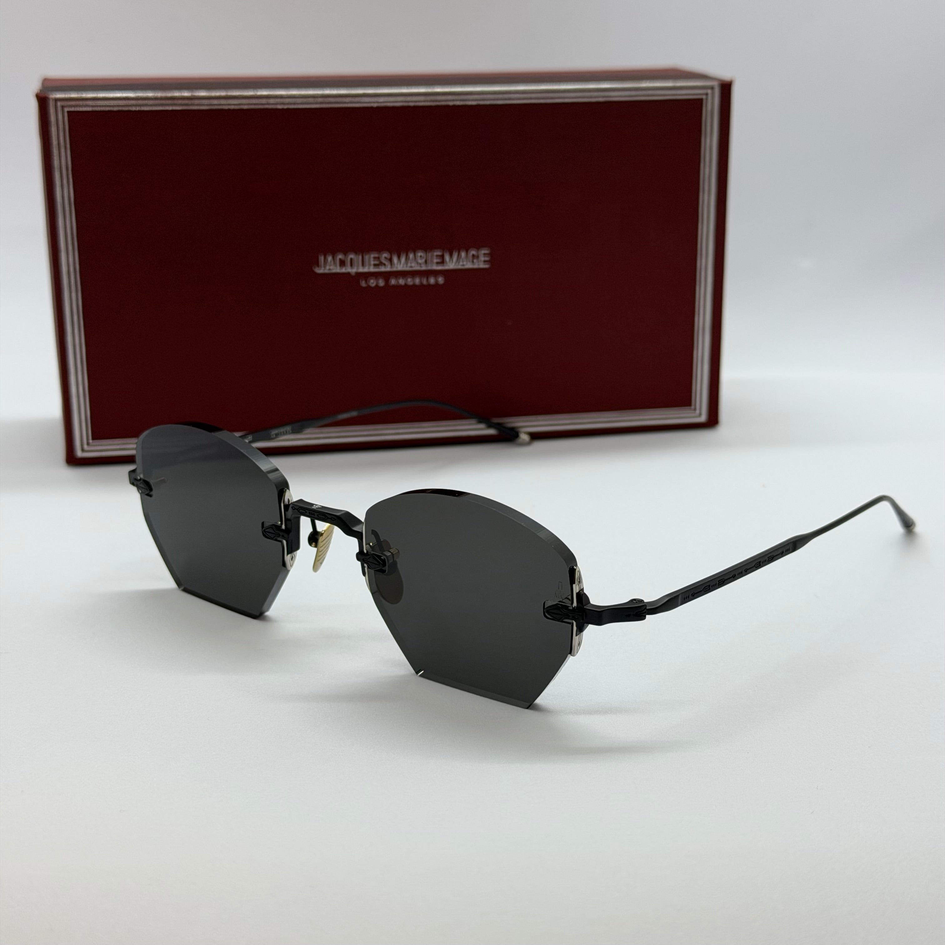 модел Molino Black