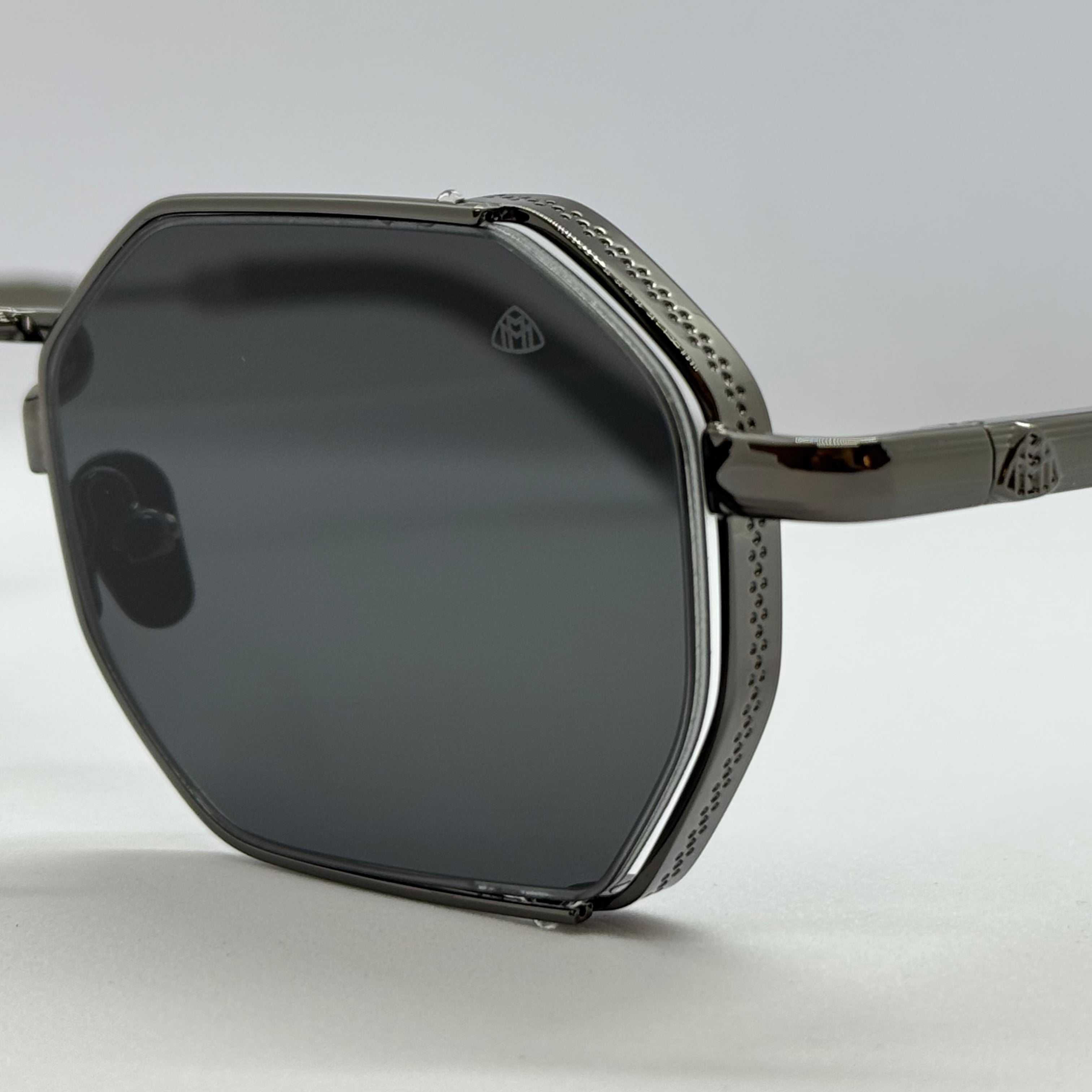 модел MayBach Black