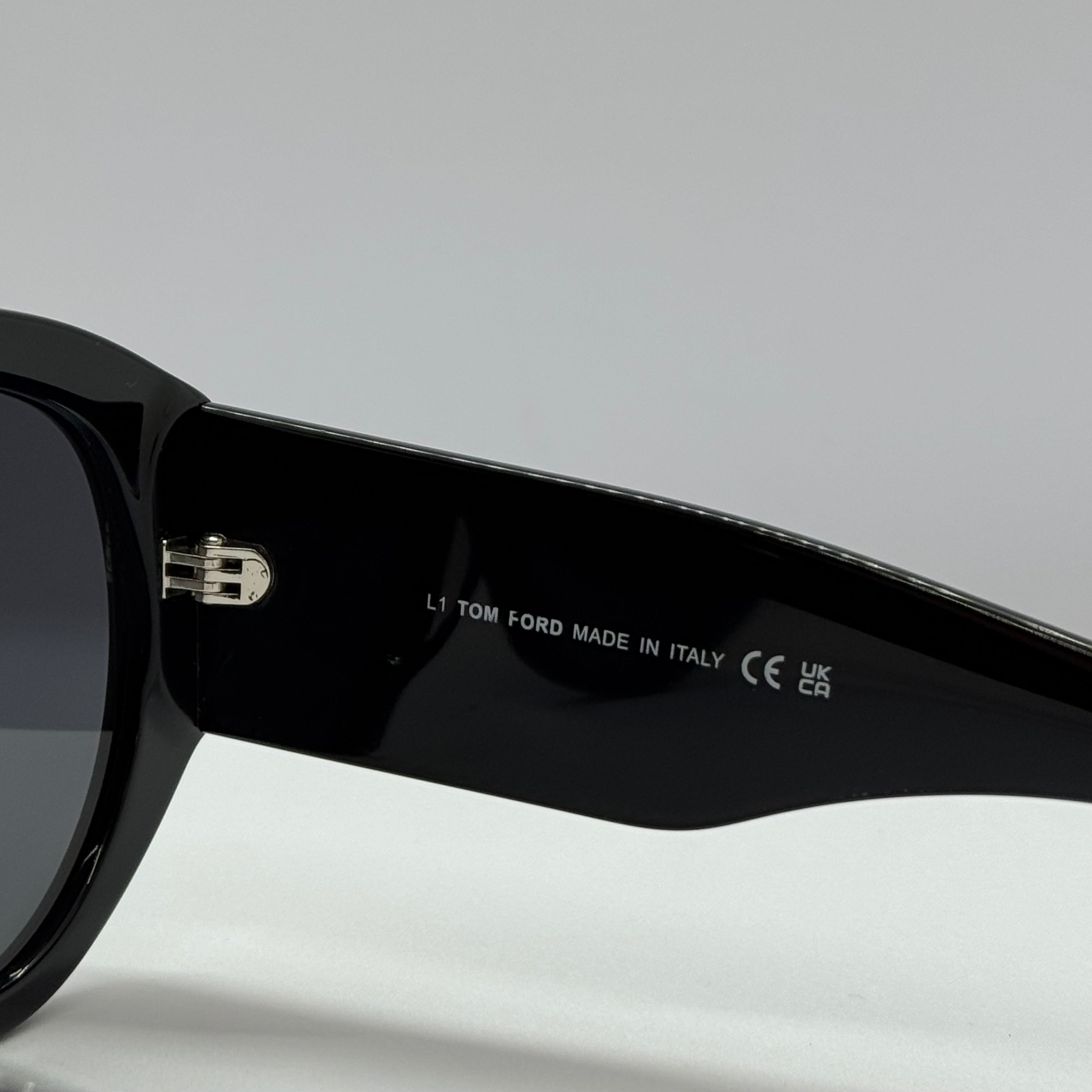 модел Tomy Black