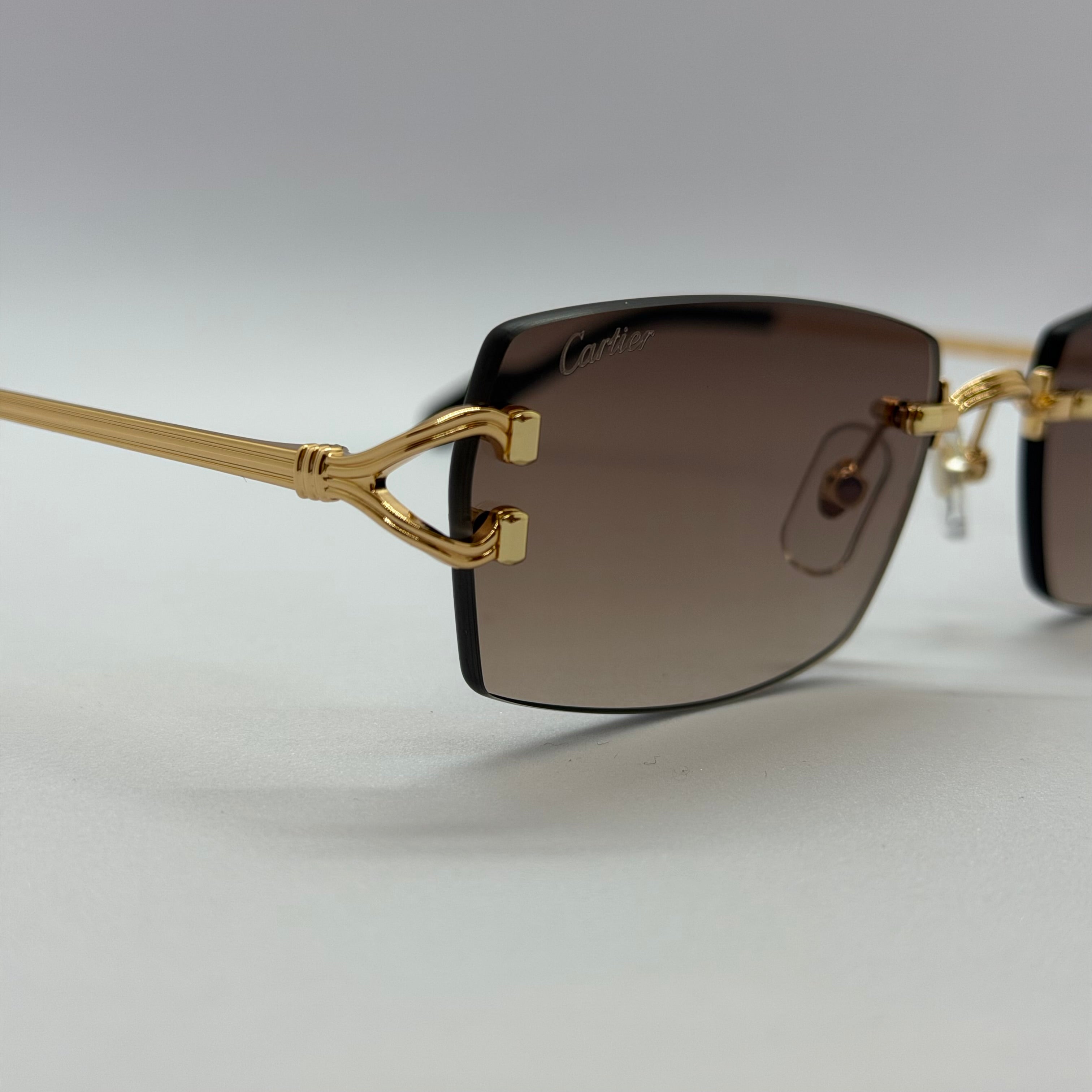 модел Bond Gold