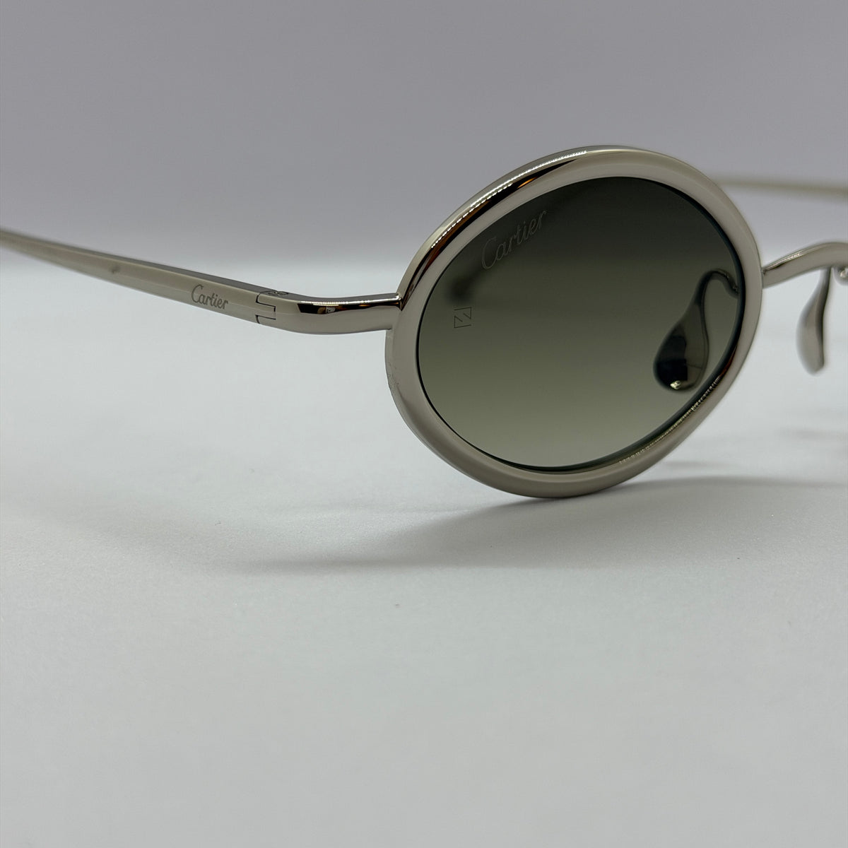 модел Nyra Silver