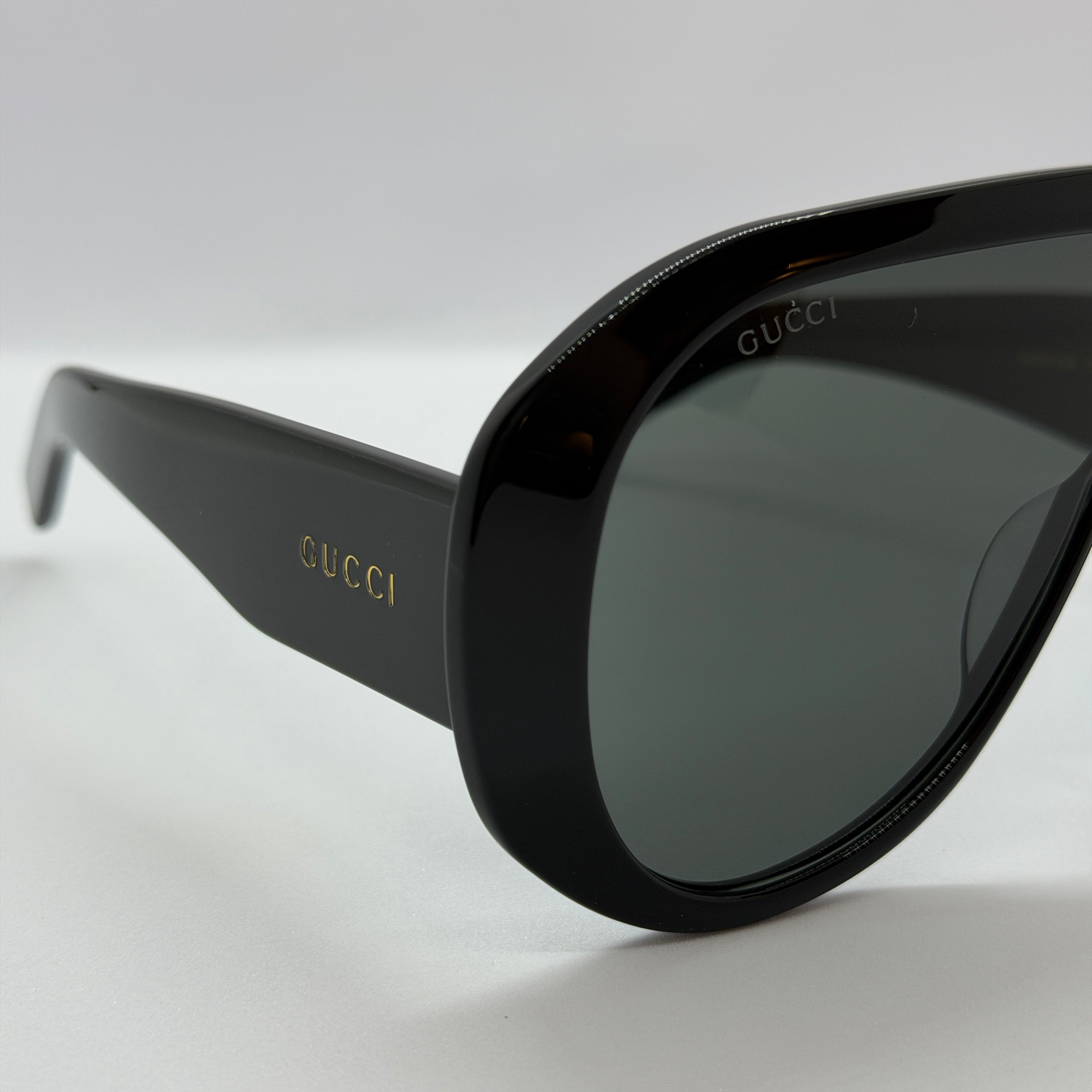 модел Glare Black