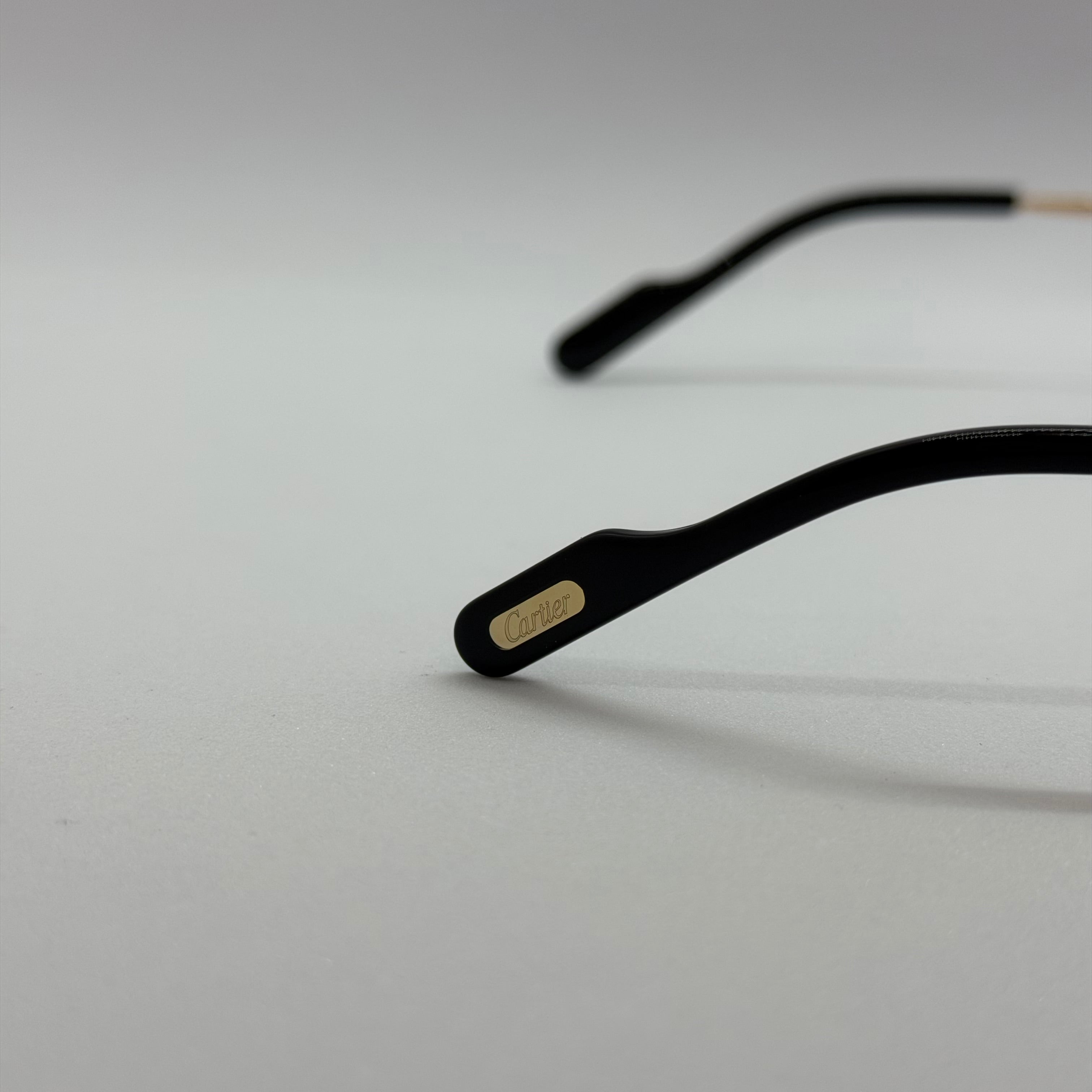 модел Bond Gold