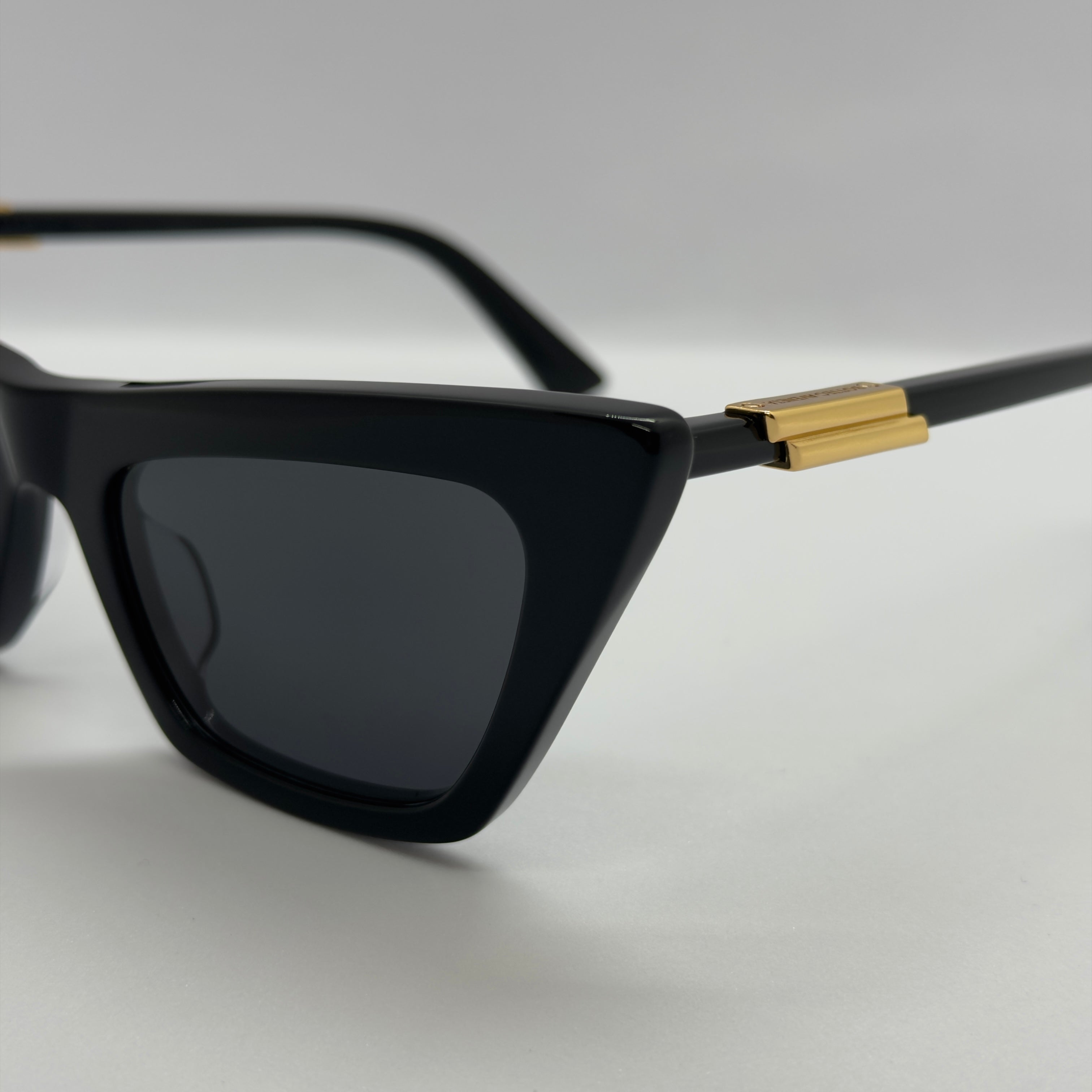 модел Zeno Black