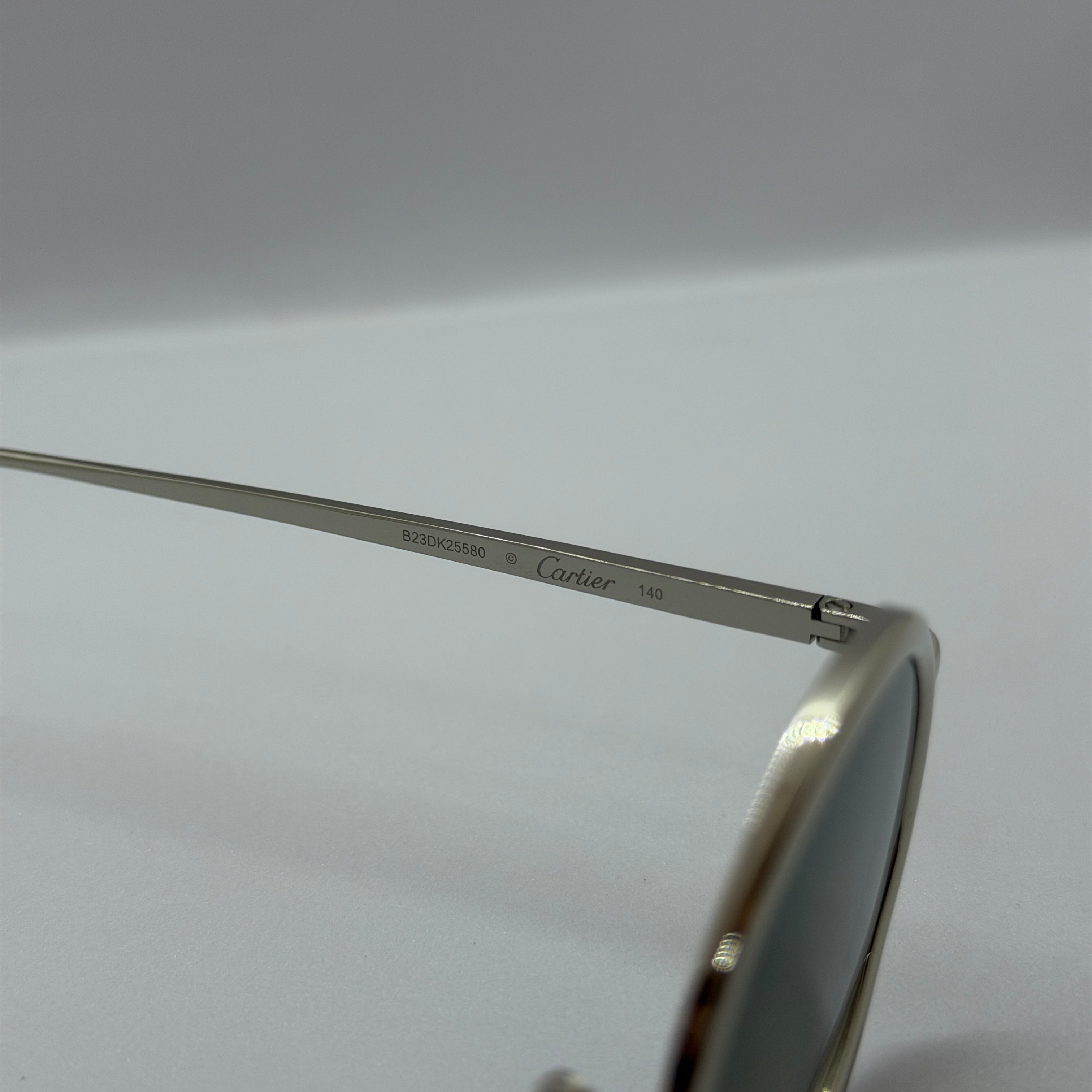 модел Nyra Silver