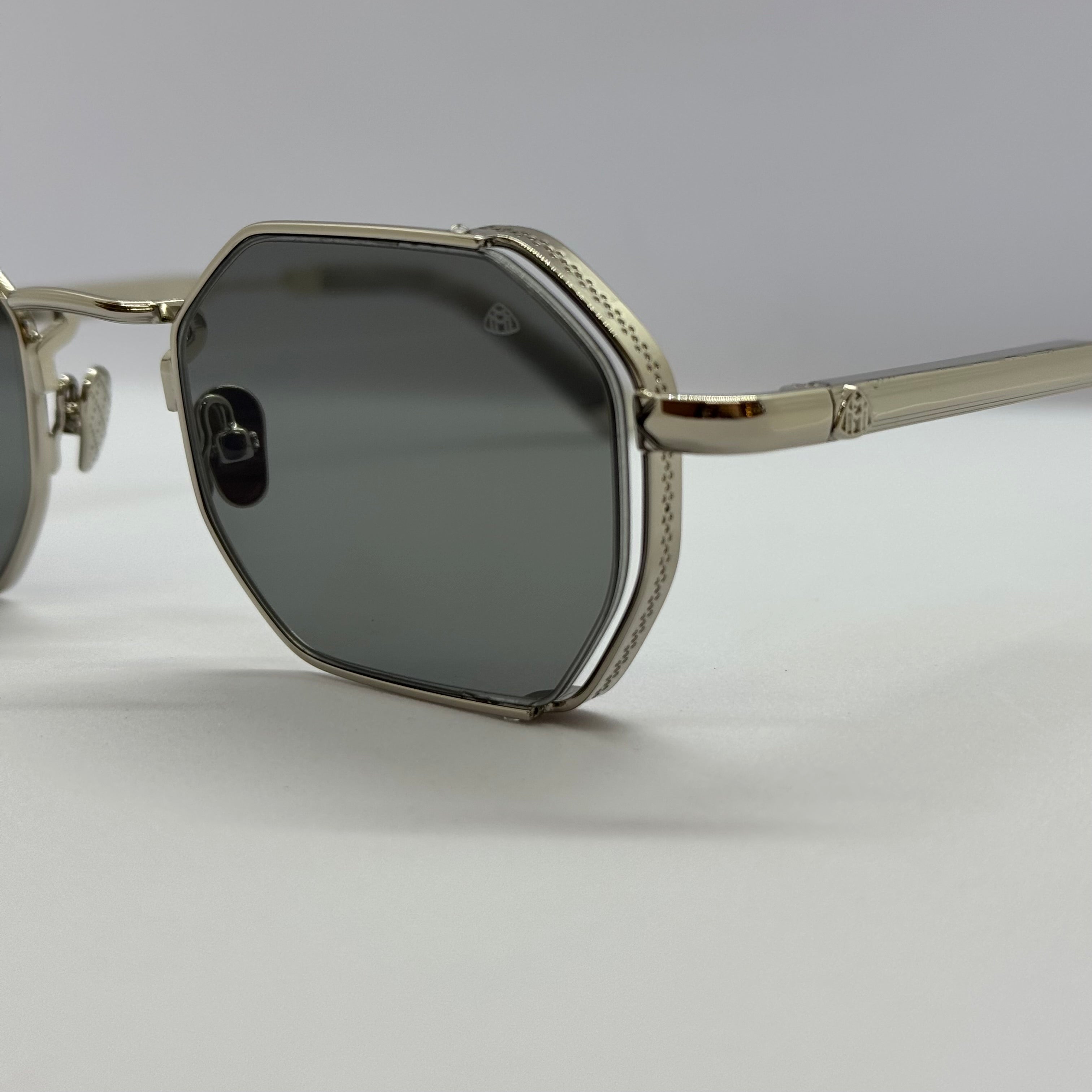 модел MayBach Silver