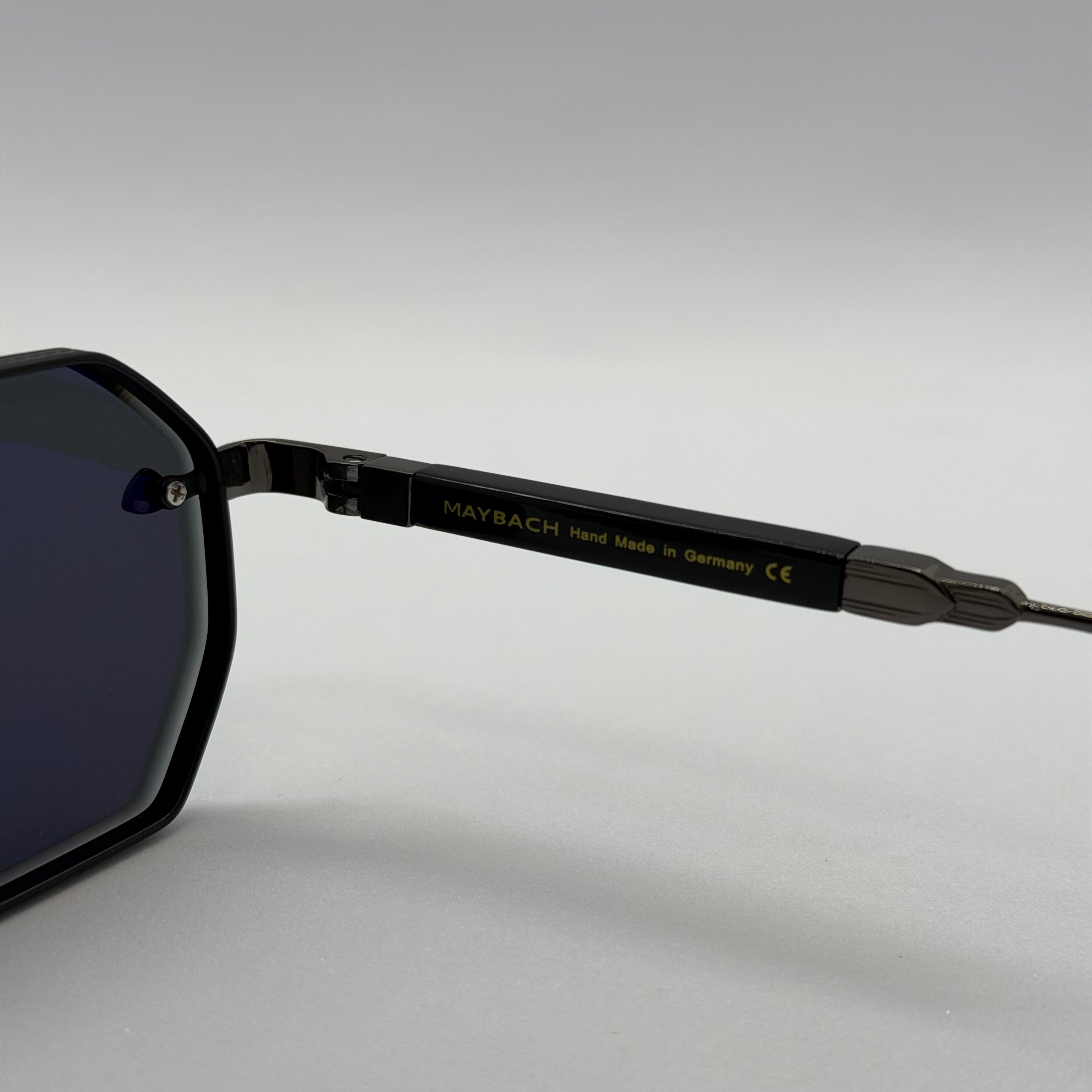 модел Diplomat Black