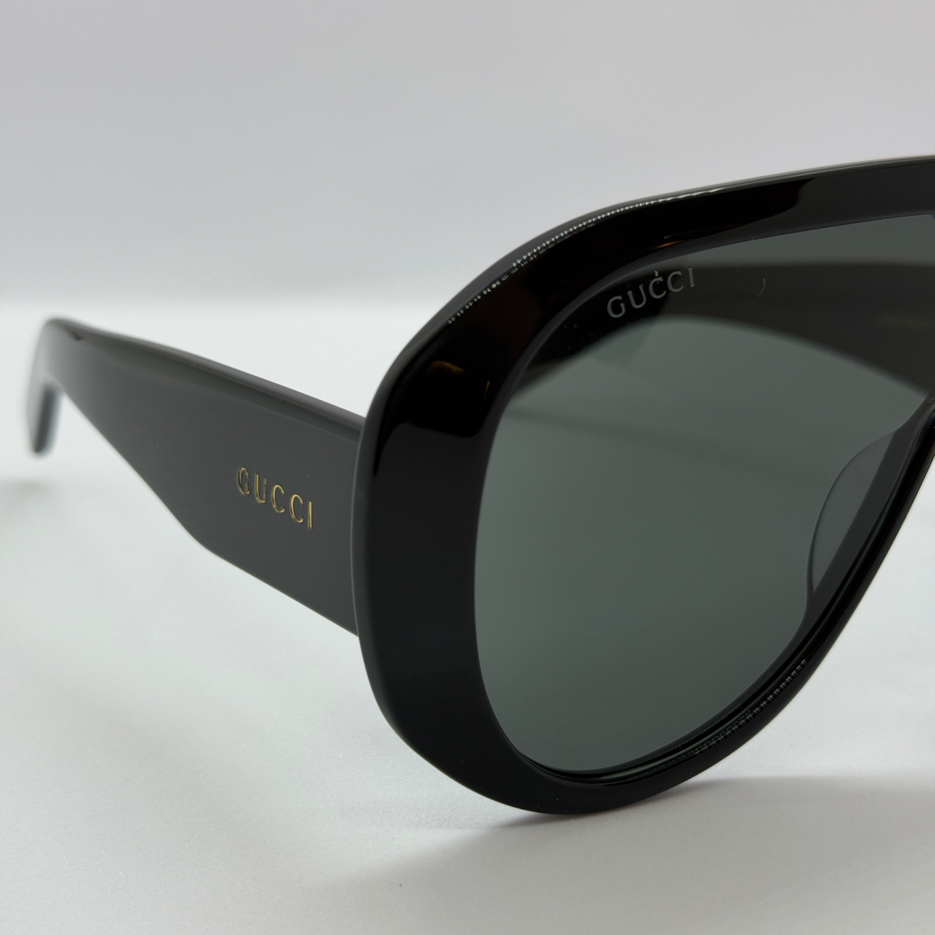 модел Glare Black