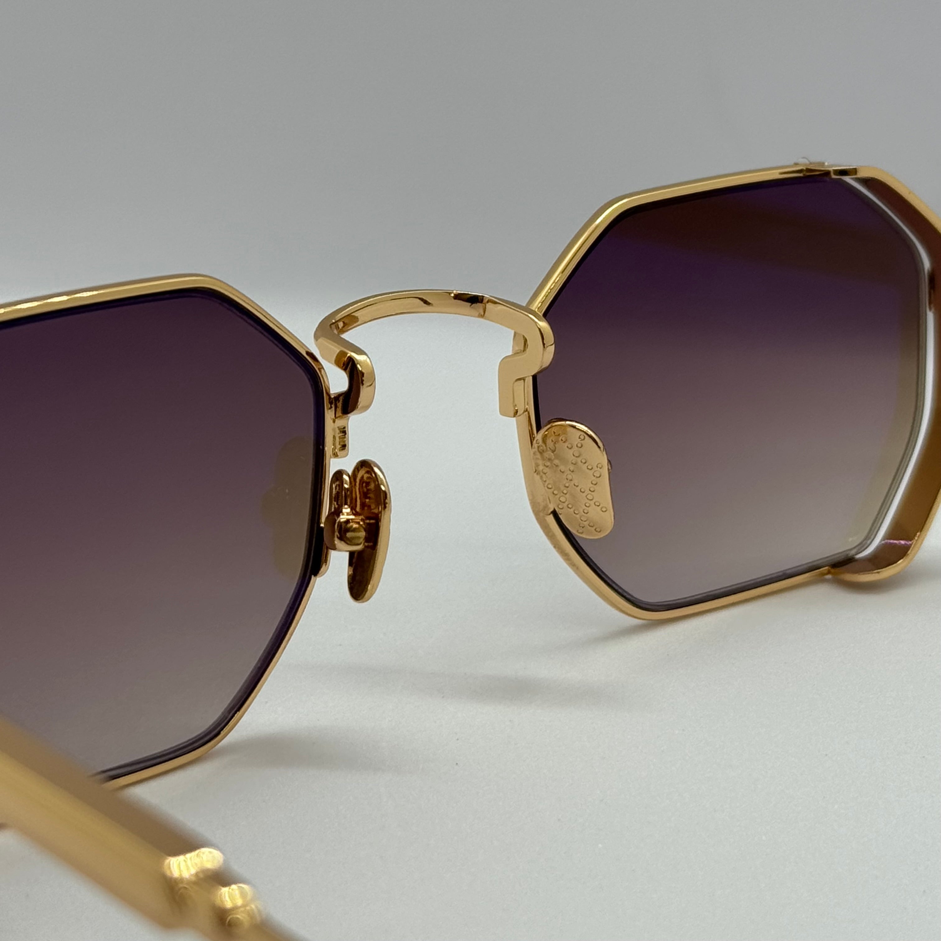 модел MayBach Gold