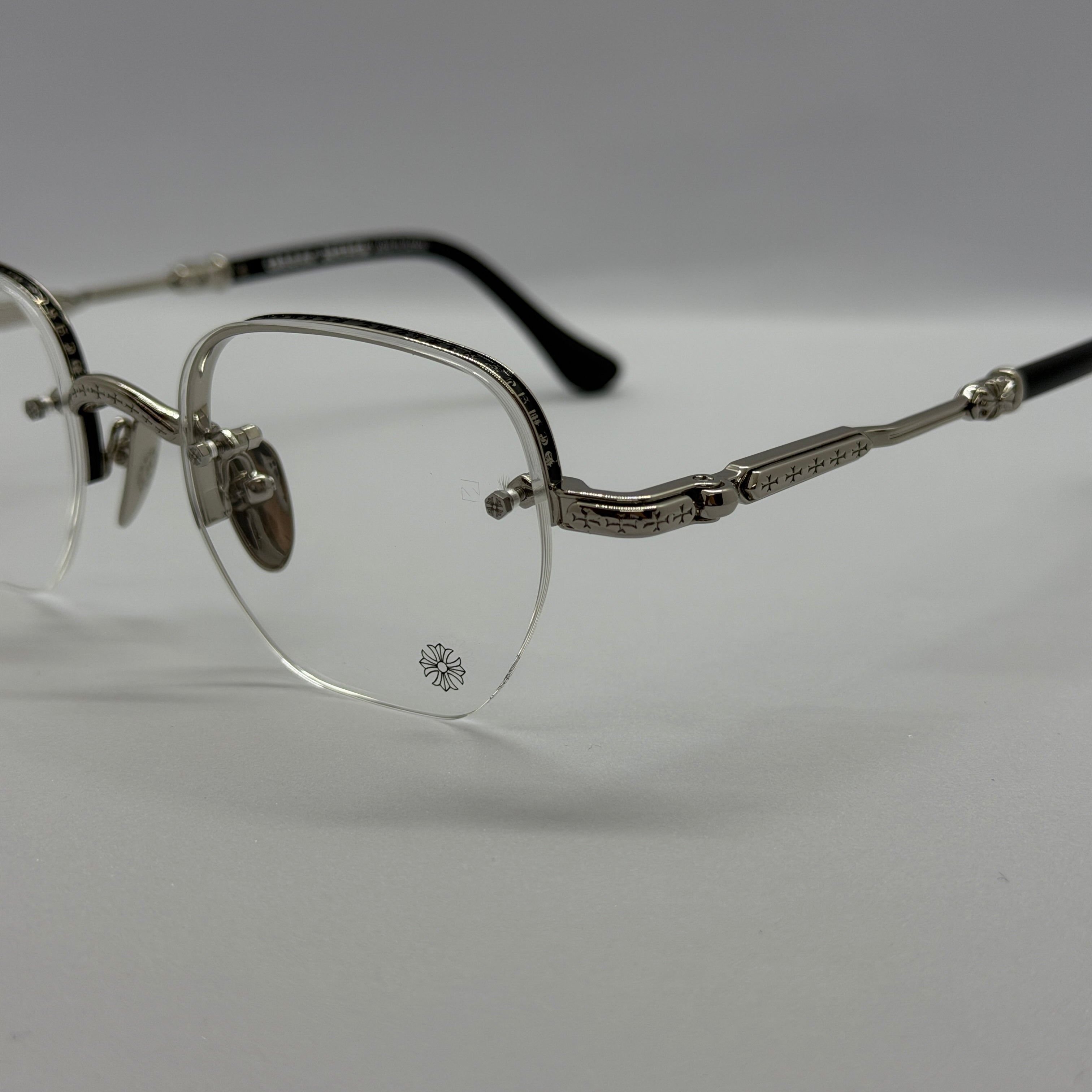 модел Verti Transparent Silver