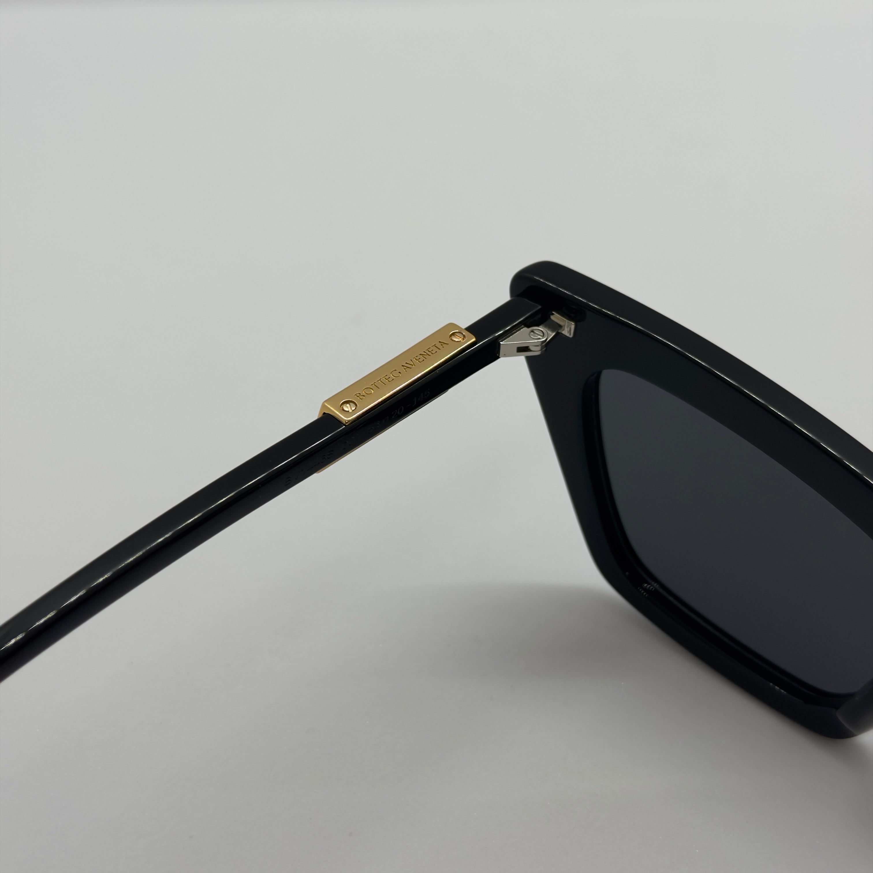 модел Zeno Black