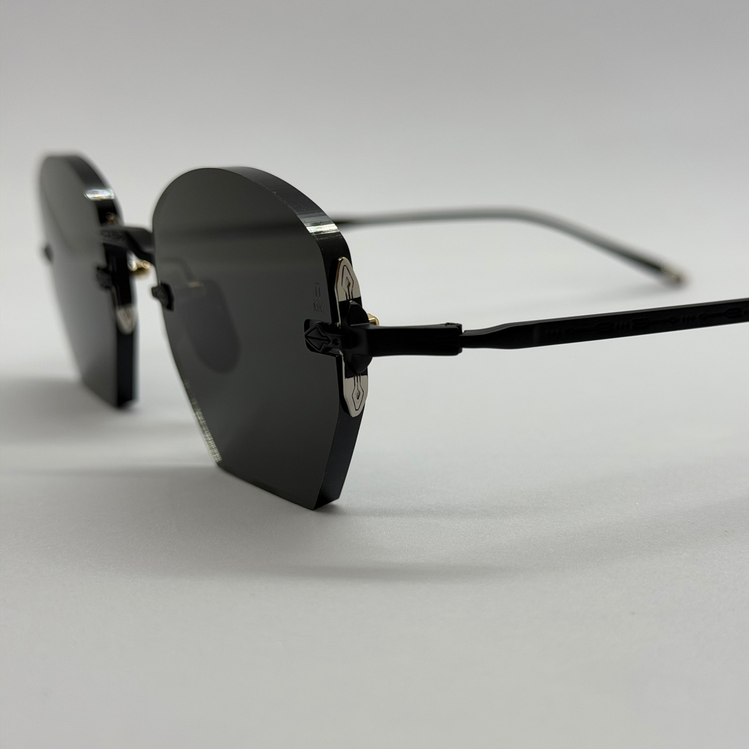 модел Molino Black