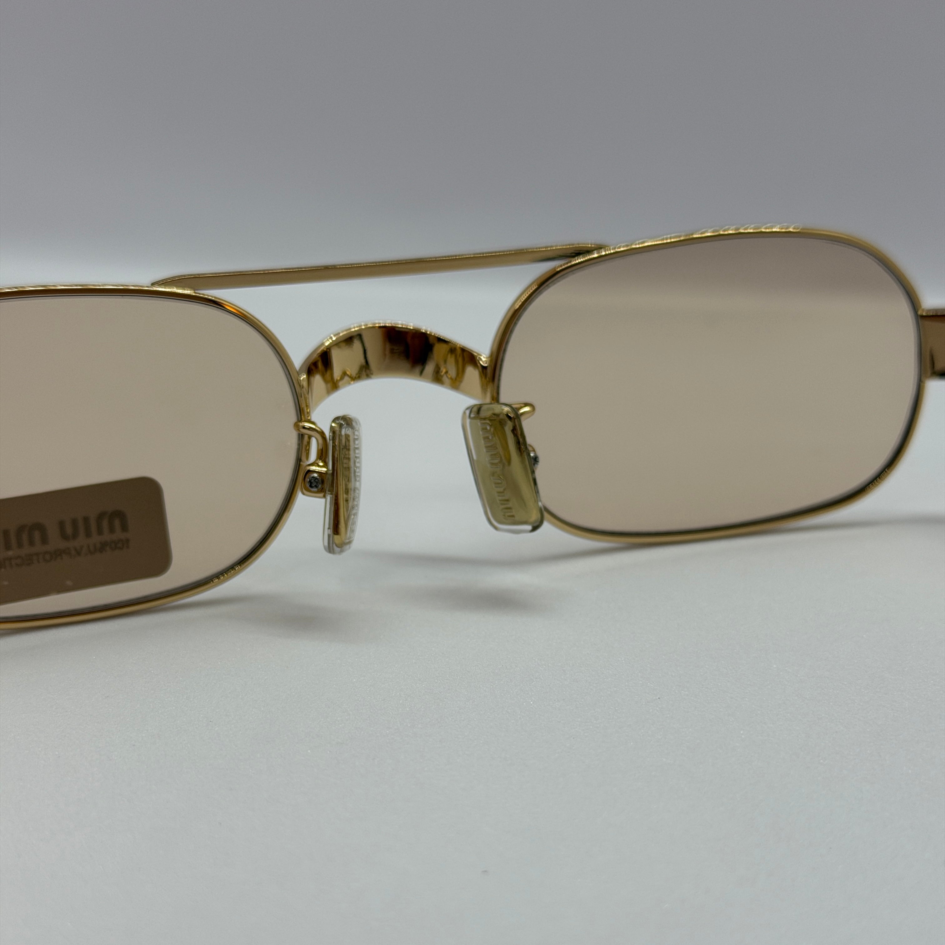 модел Elya Gold