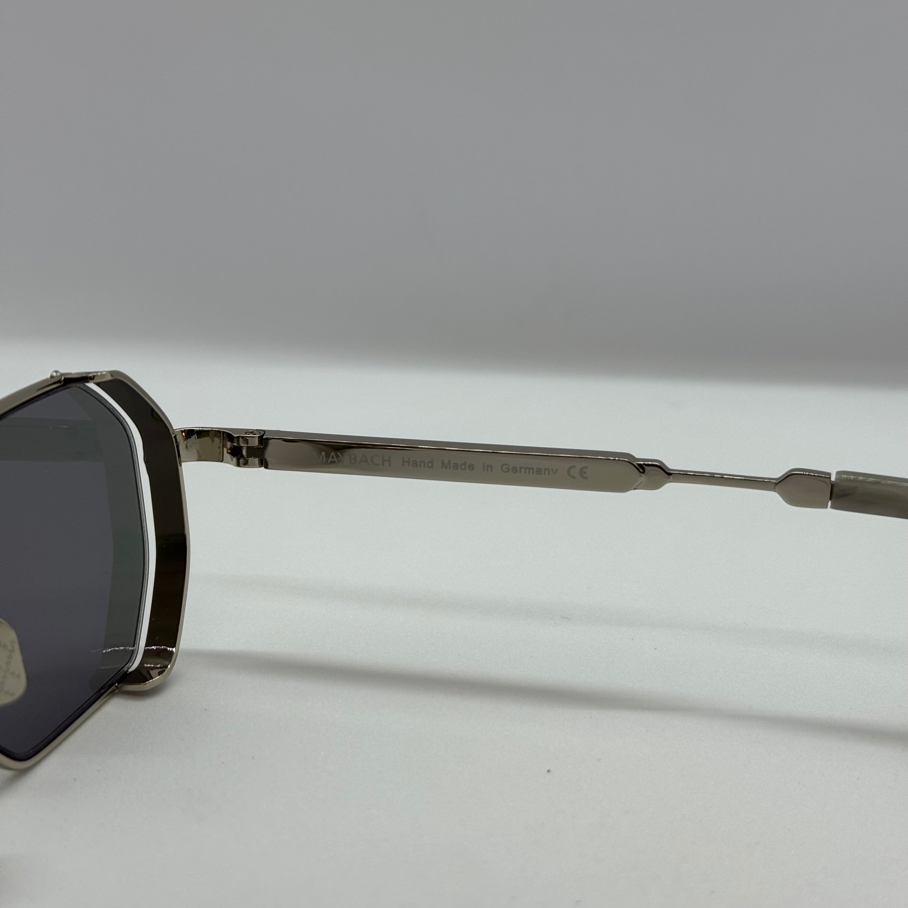 модел MayBach Silver