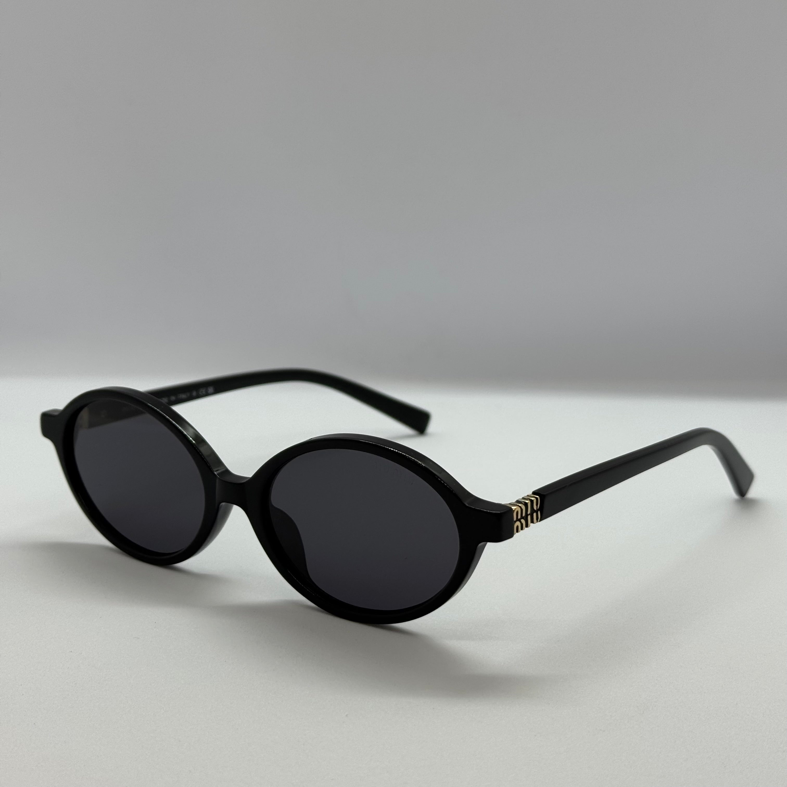 модел Ivory Black