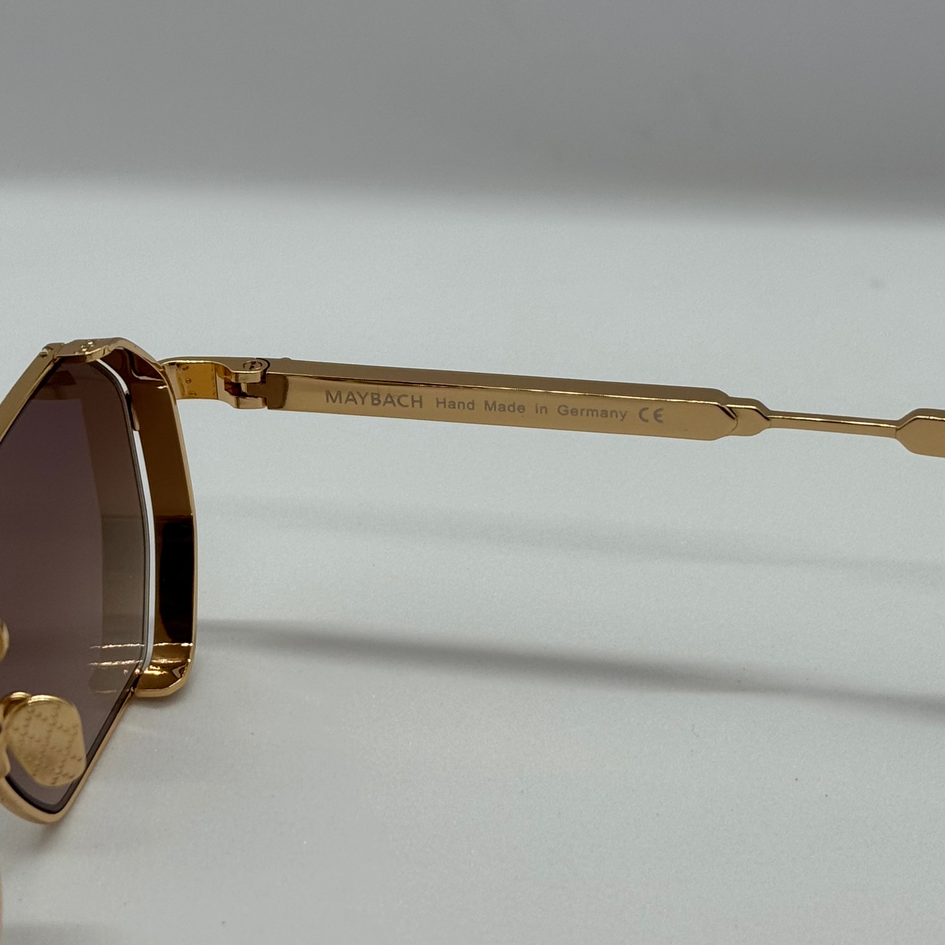 модел MayBach Gold