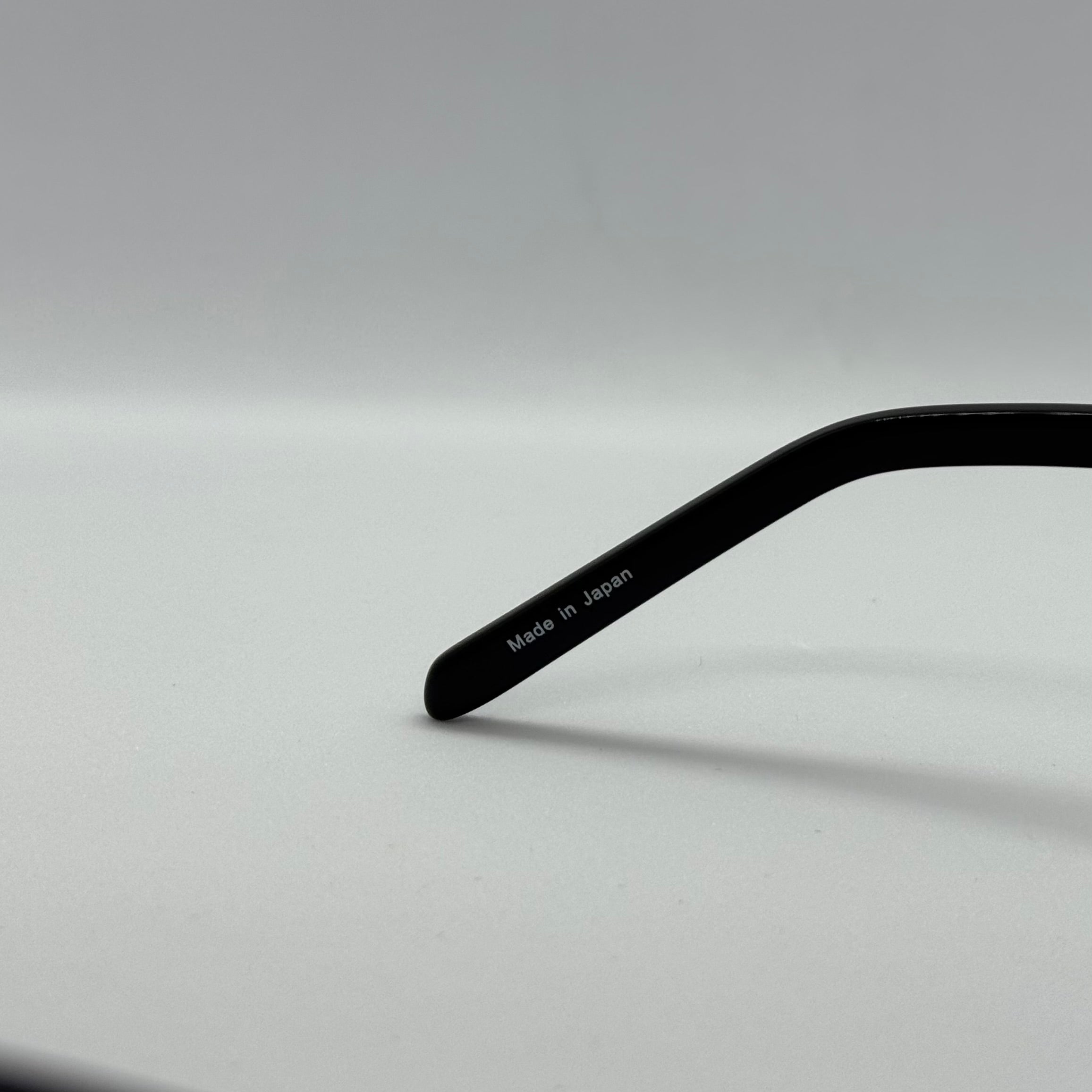 модел Lenses Black