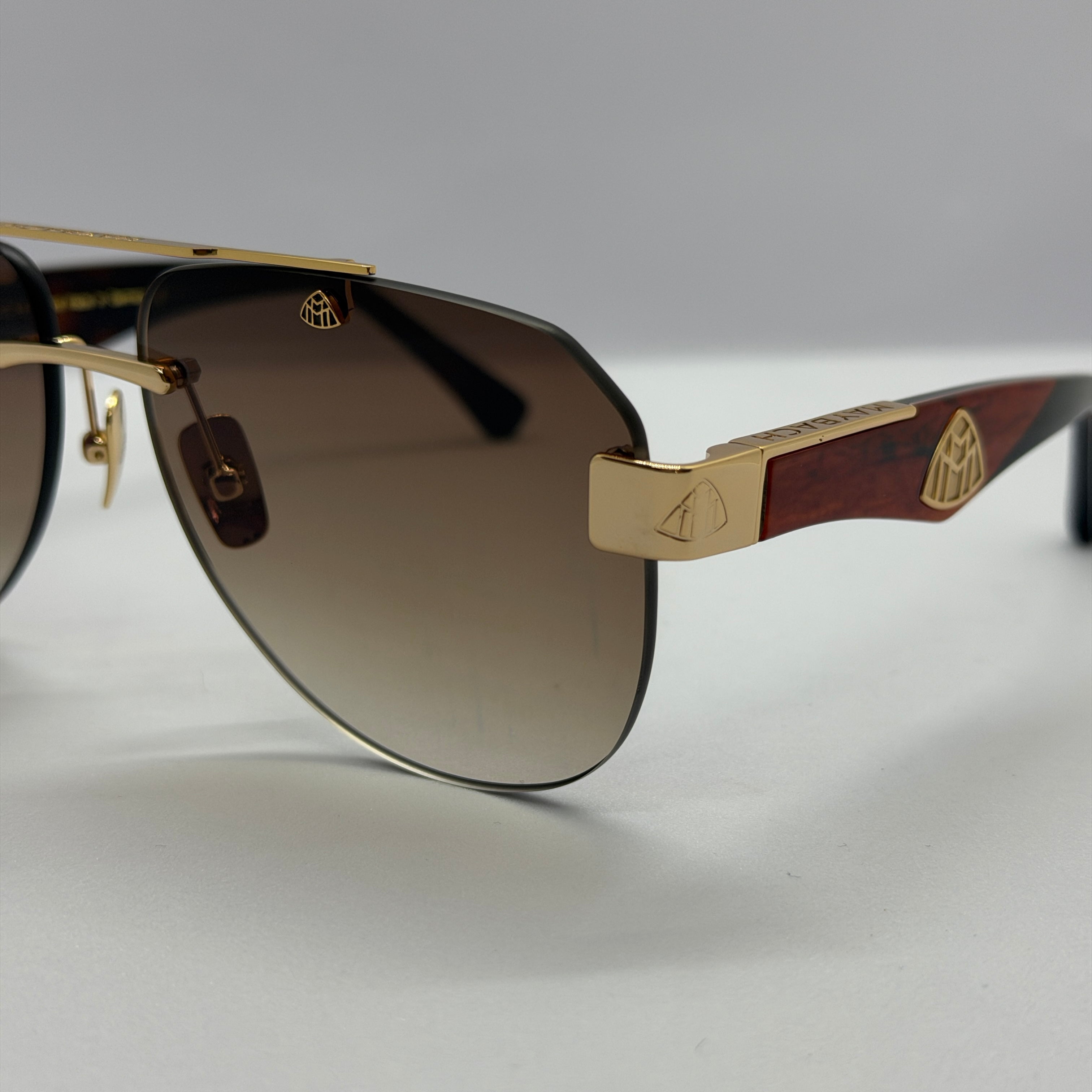 модел MayFair Brown