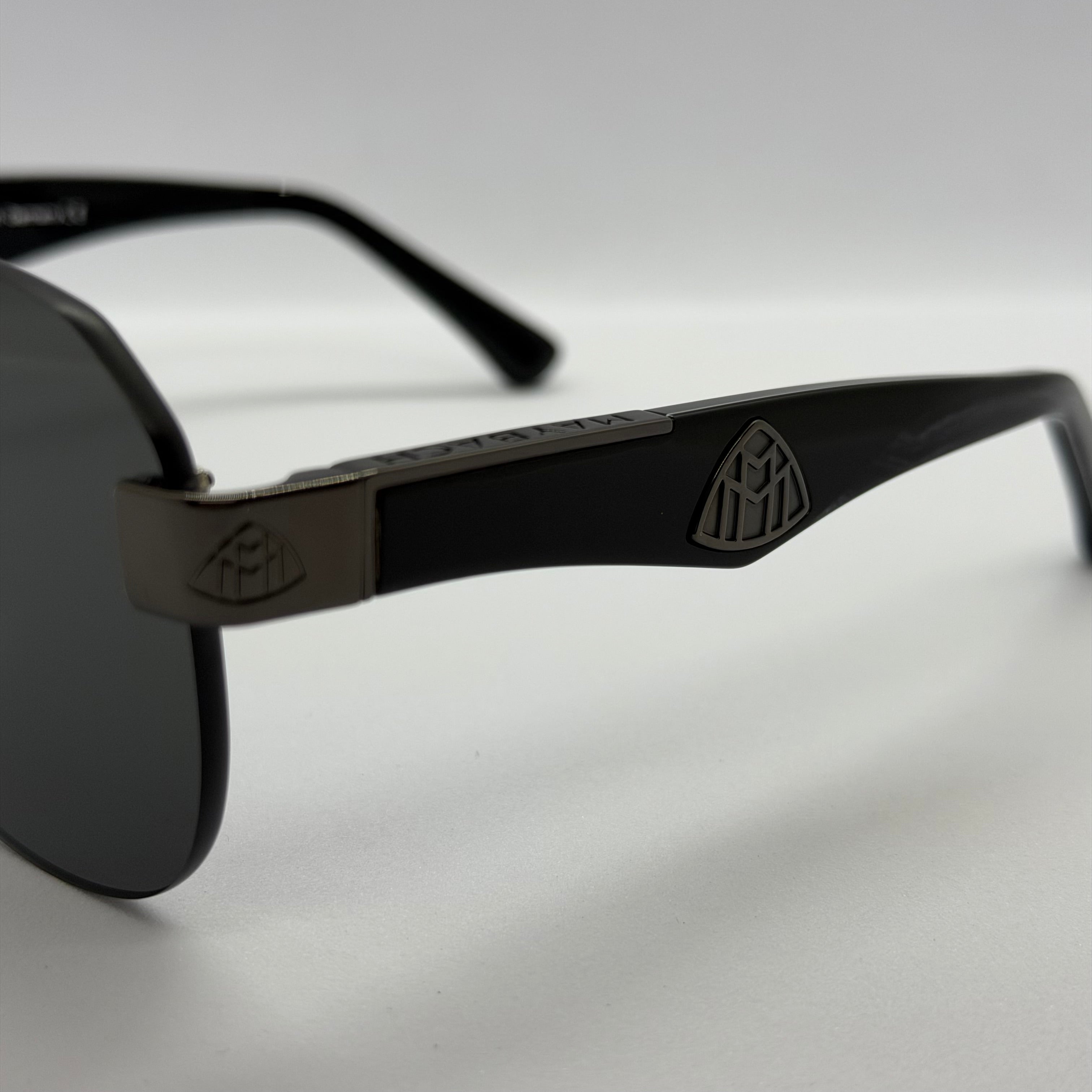 модел MayFair Black