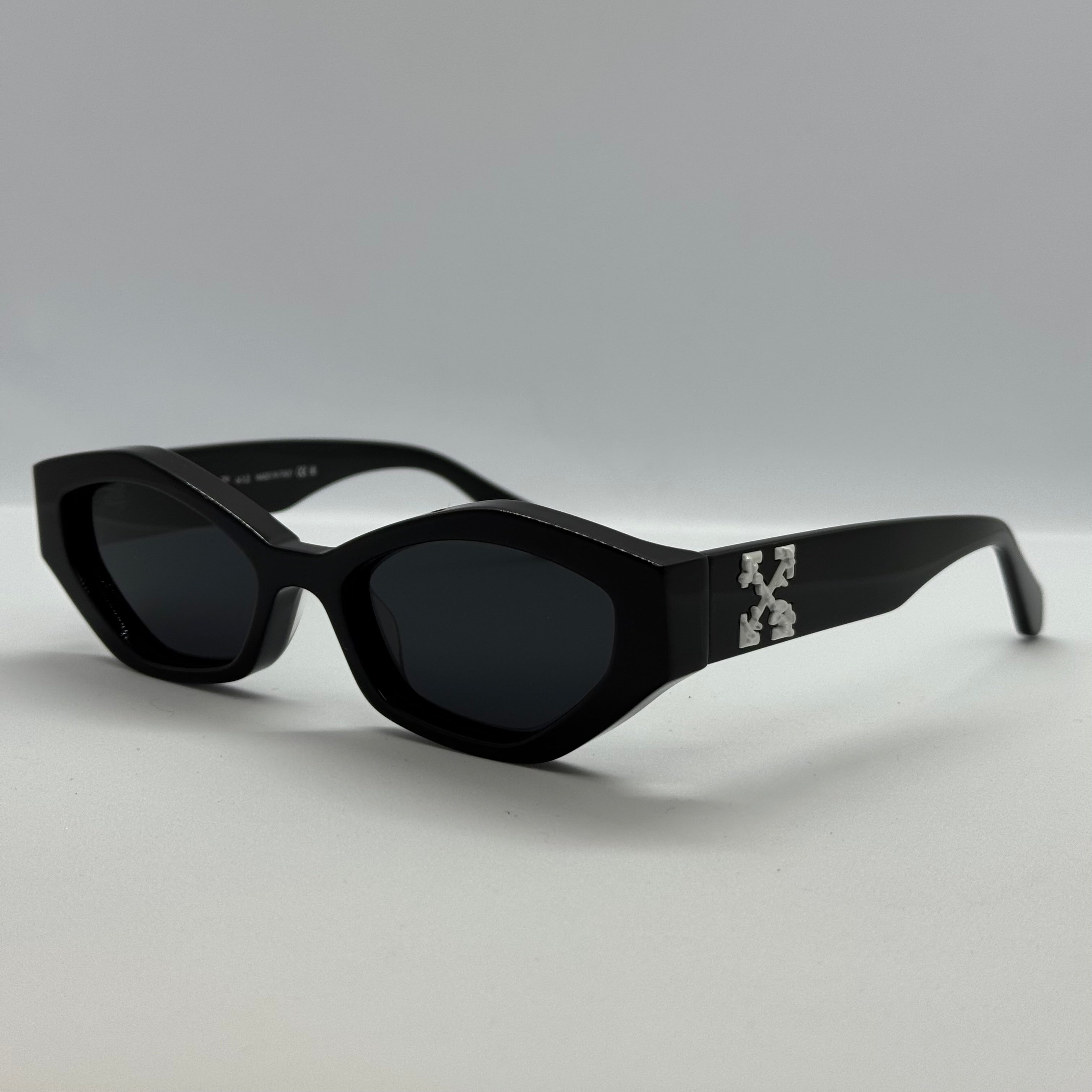 модел Kayro Black