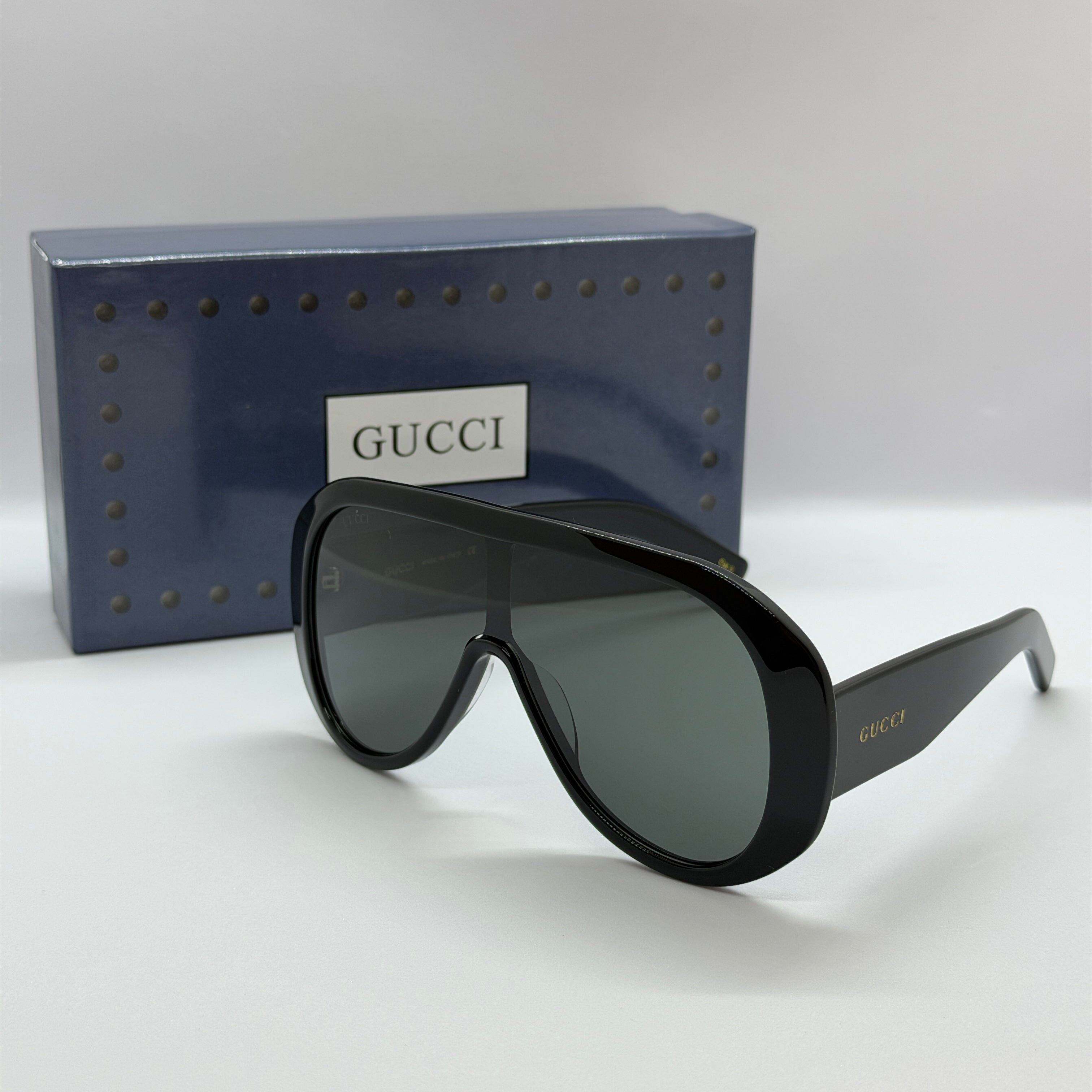 модел Glare Black