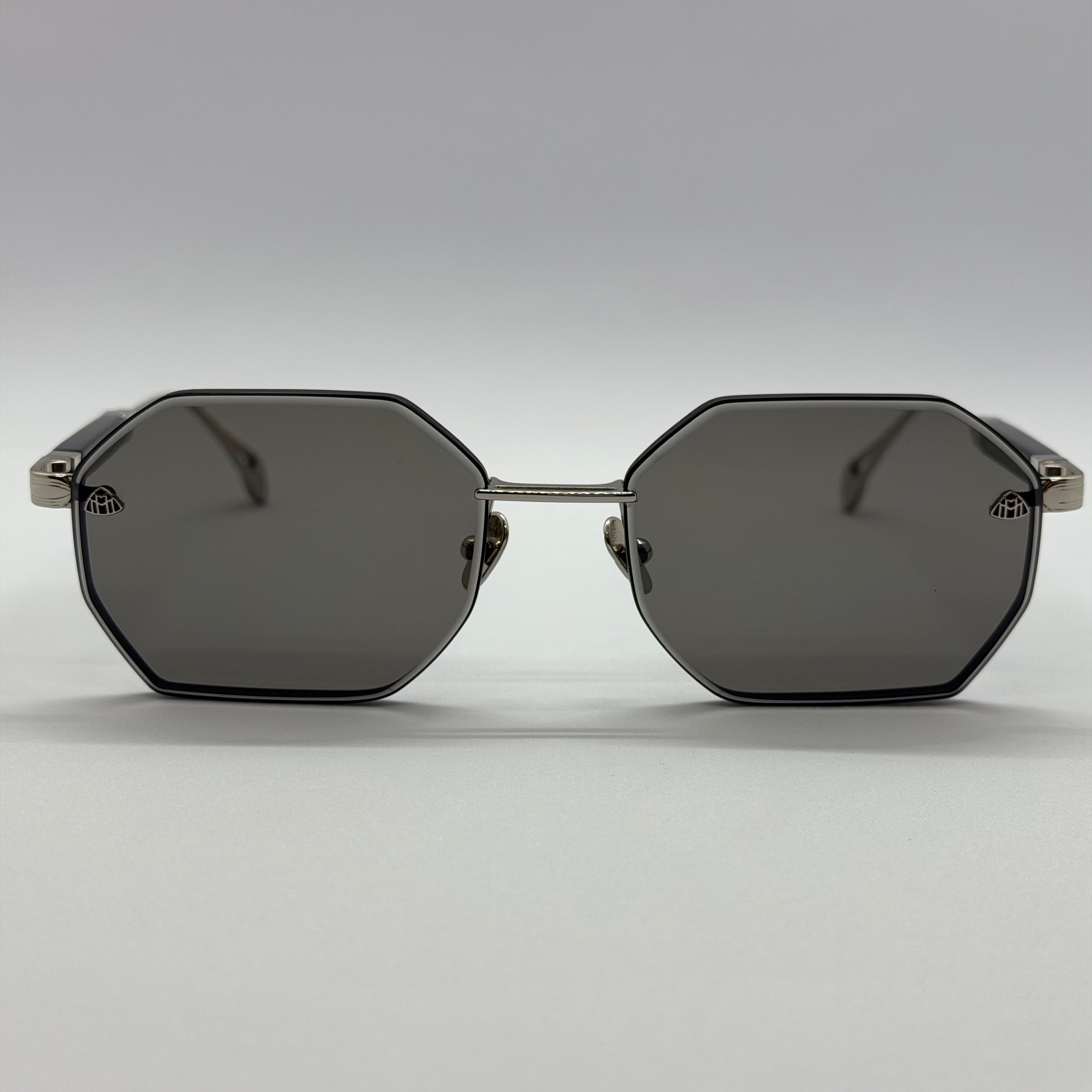 модел Diplomat Silver