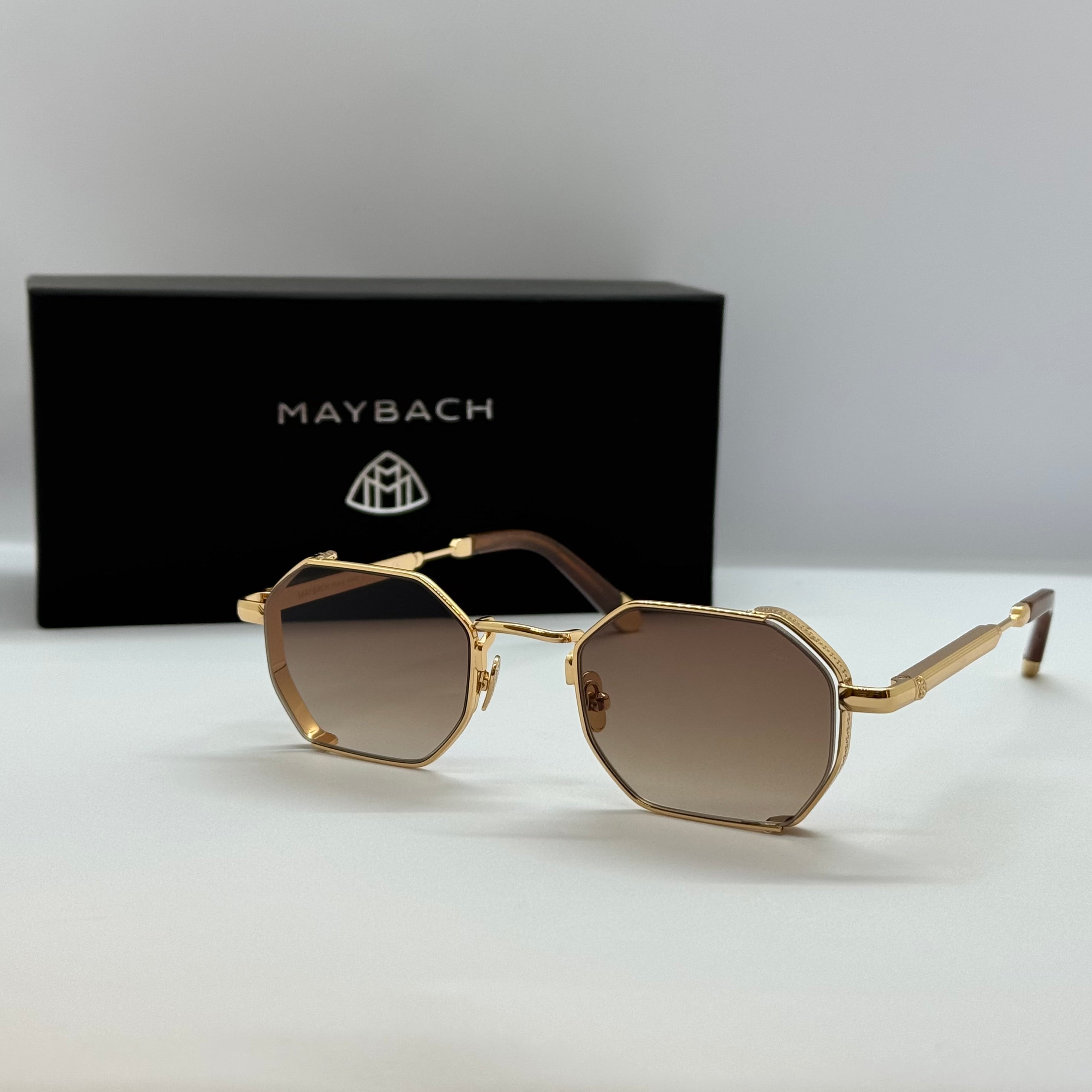 модел MayBach Gold