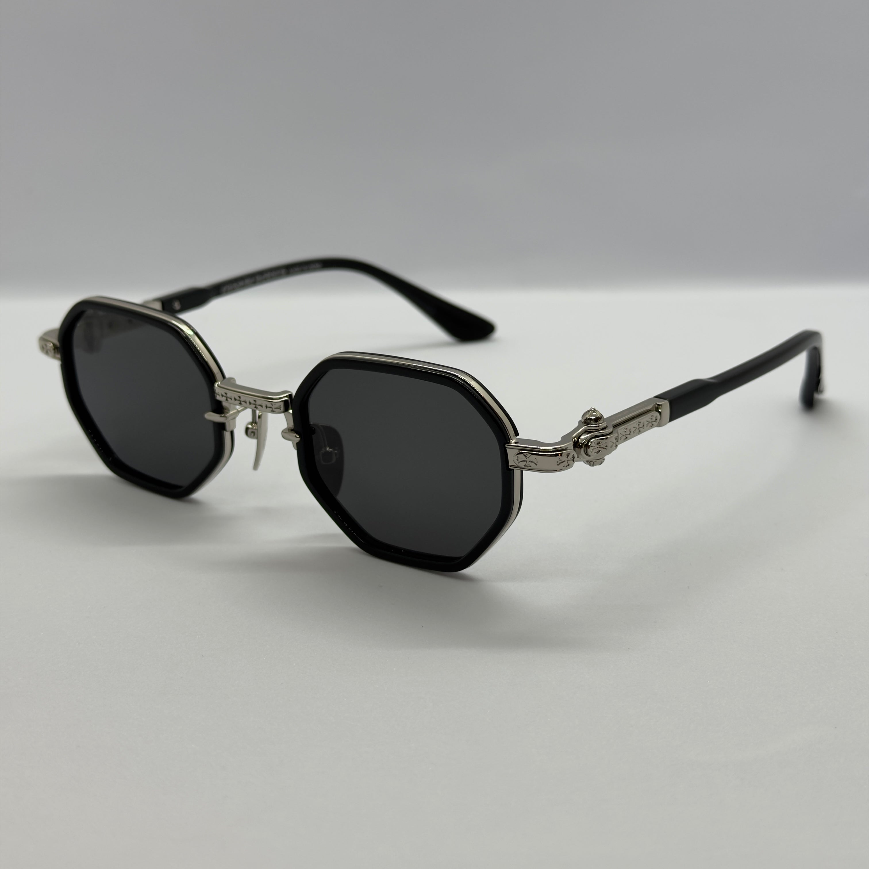 модел Roma Black