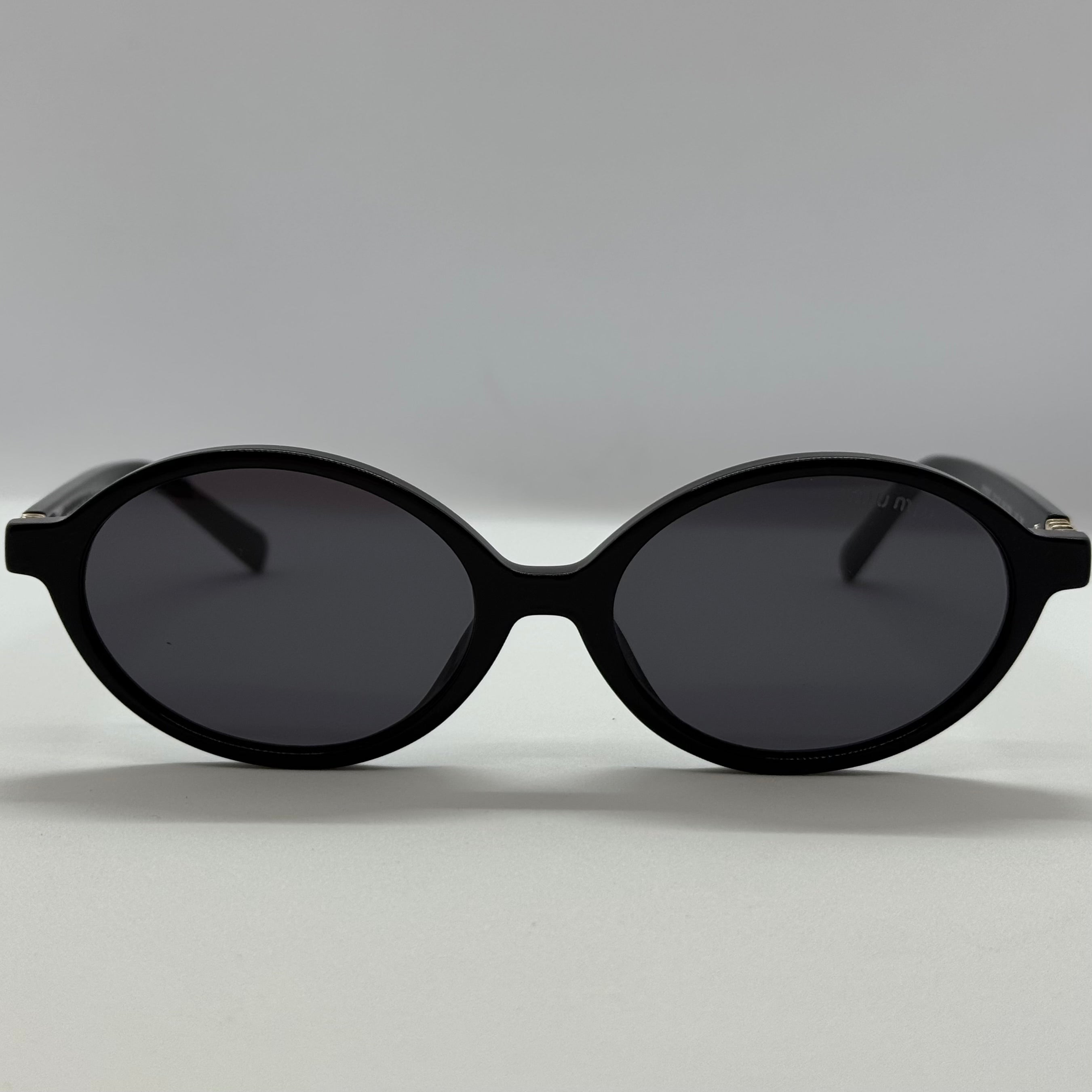 модел Ivory Black