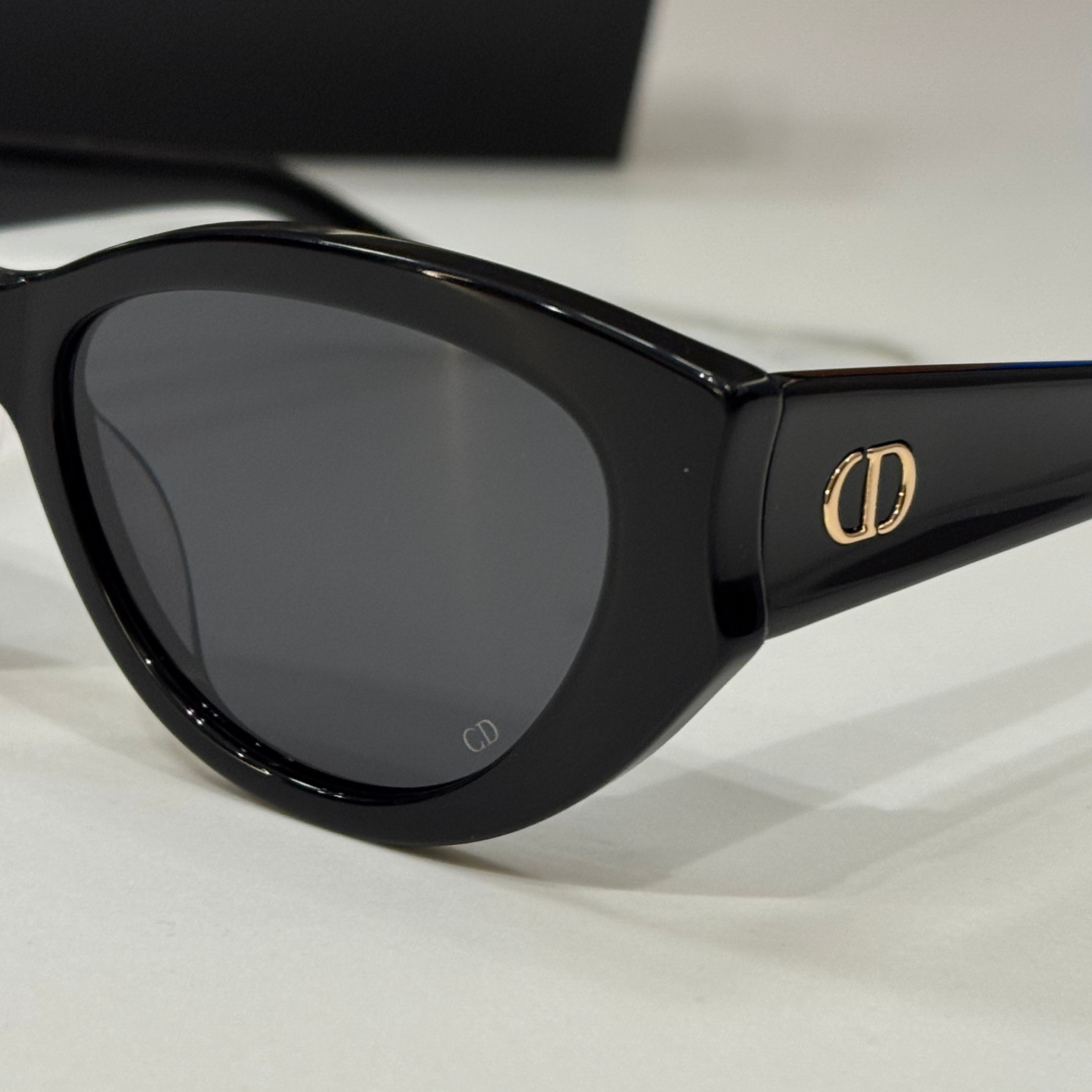 модел Veloura Black
