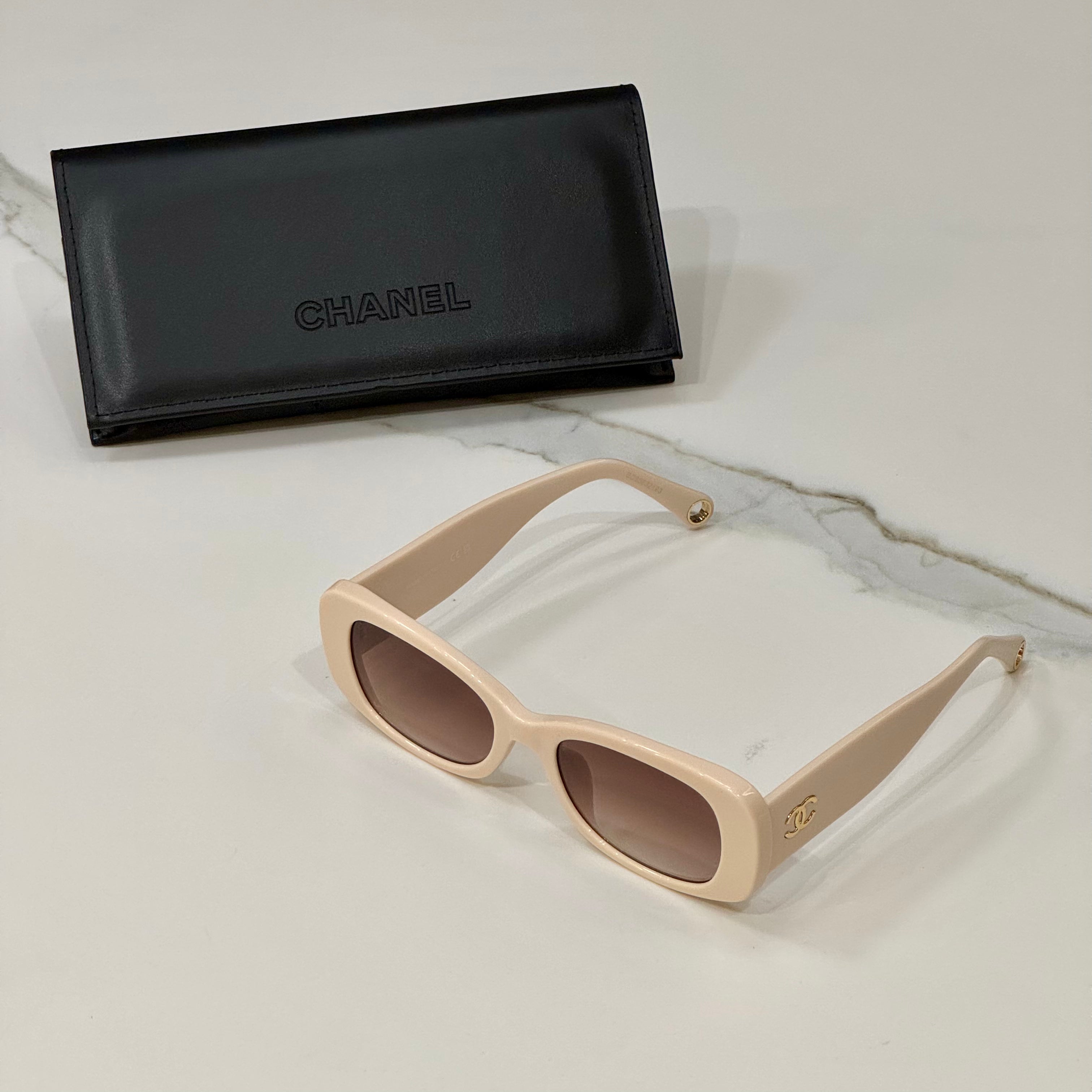модел Breezeye White