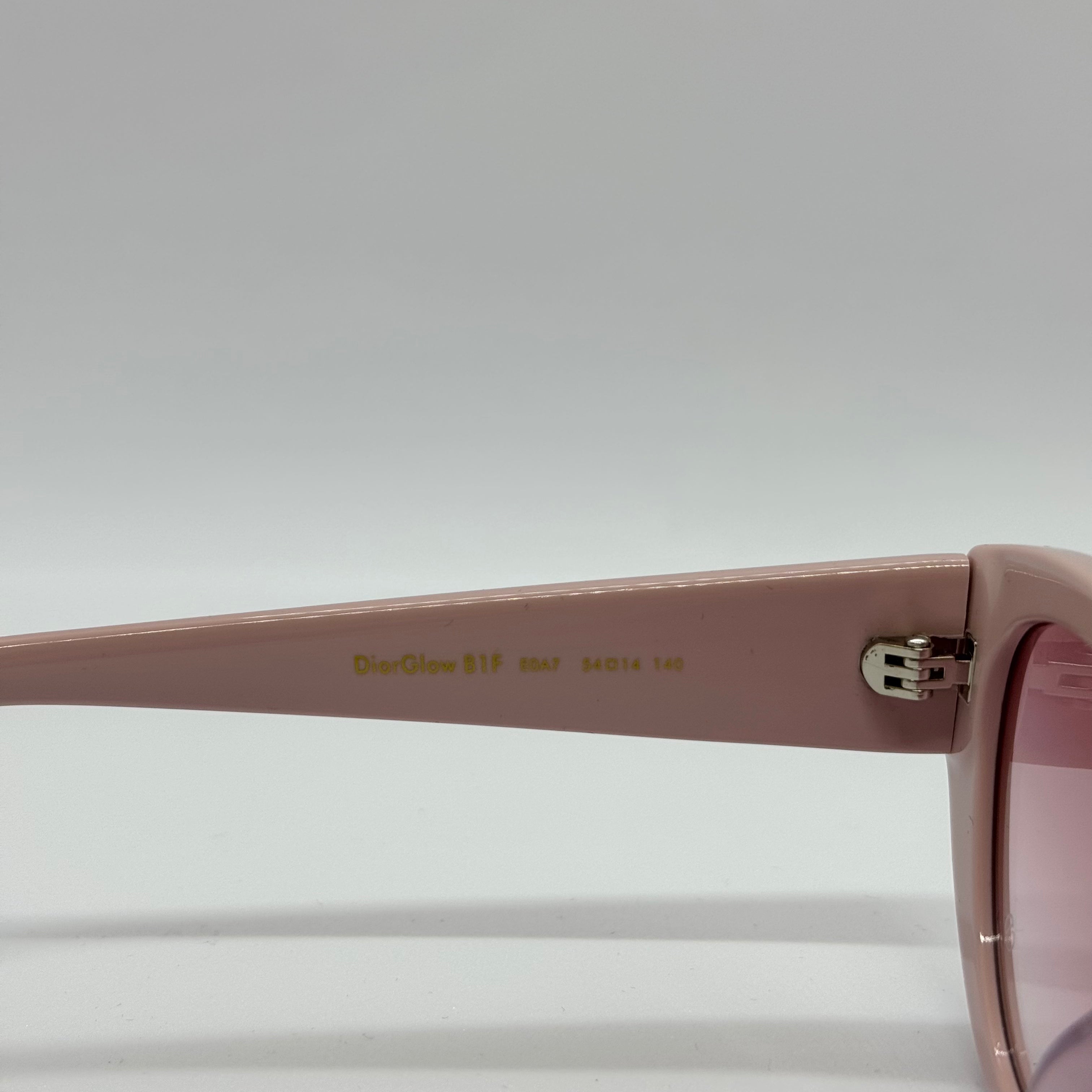 model Veloura Pink