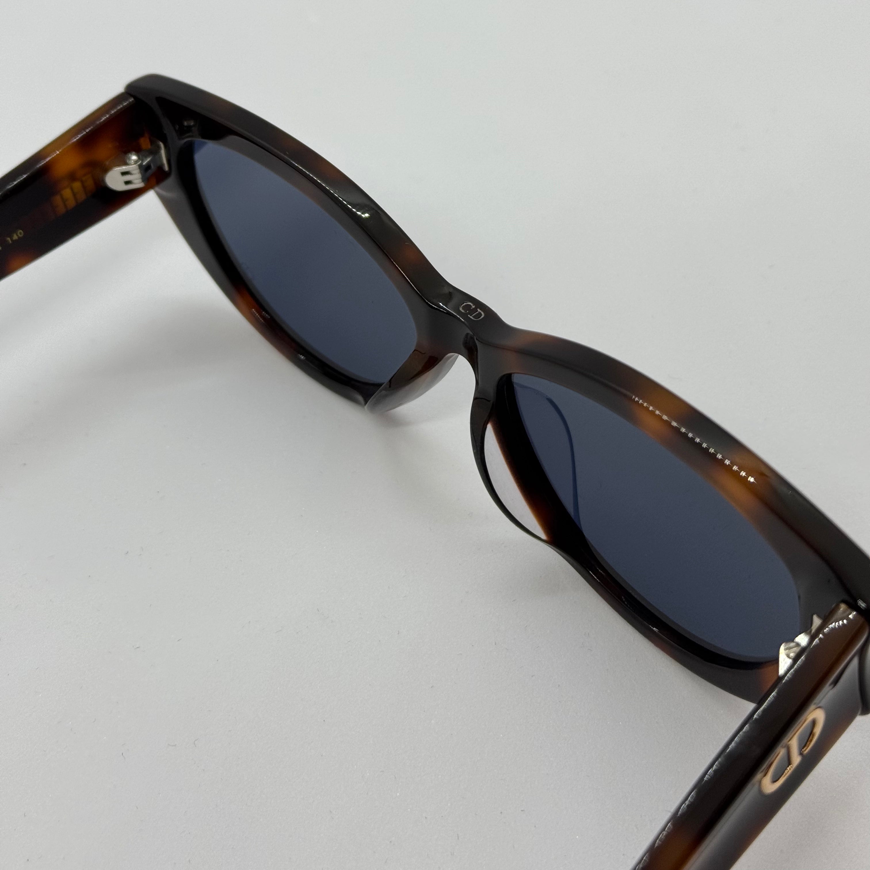 модел Veloura Leopard