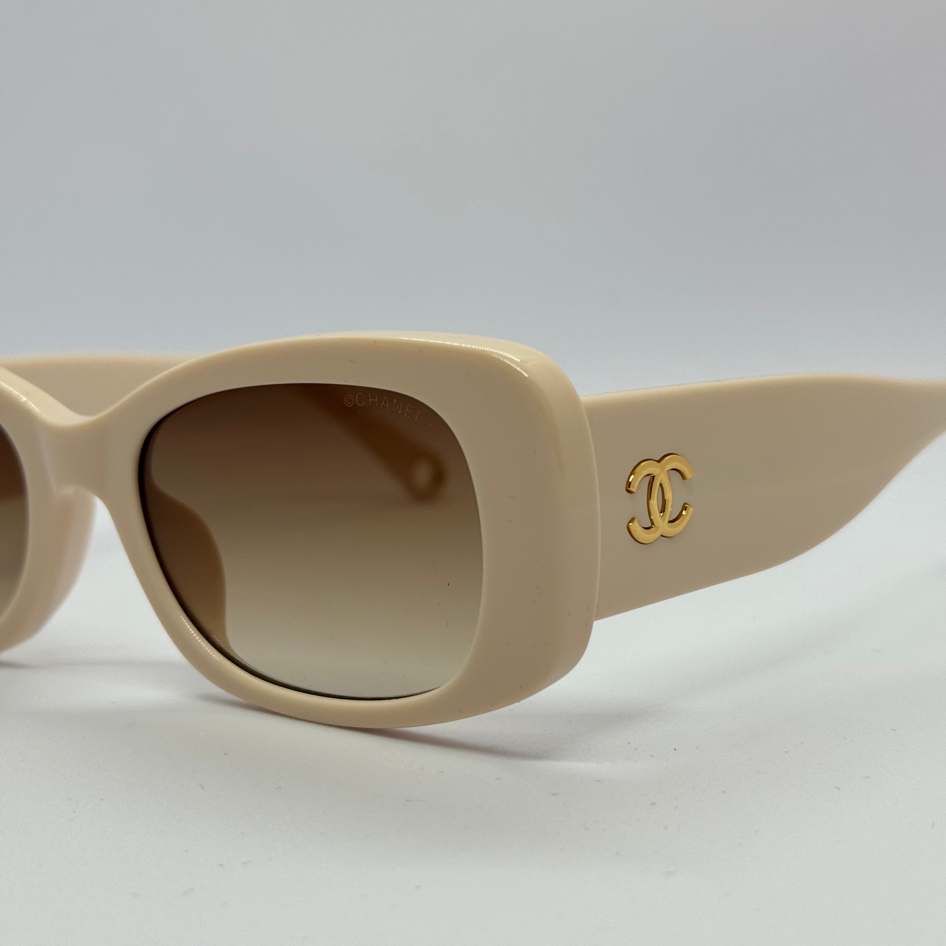 modelul Breezeye White