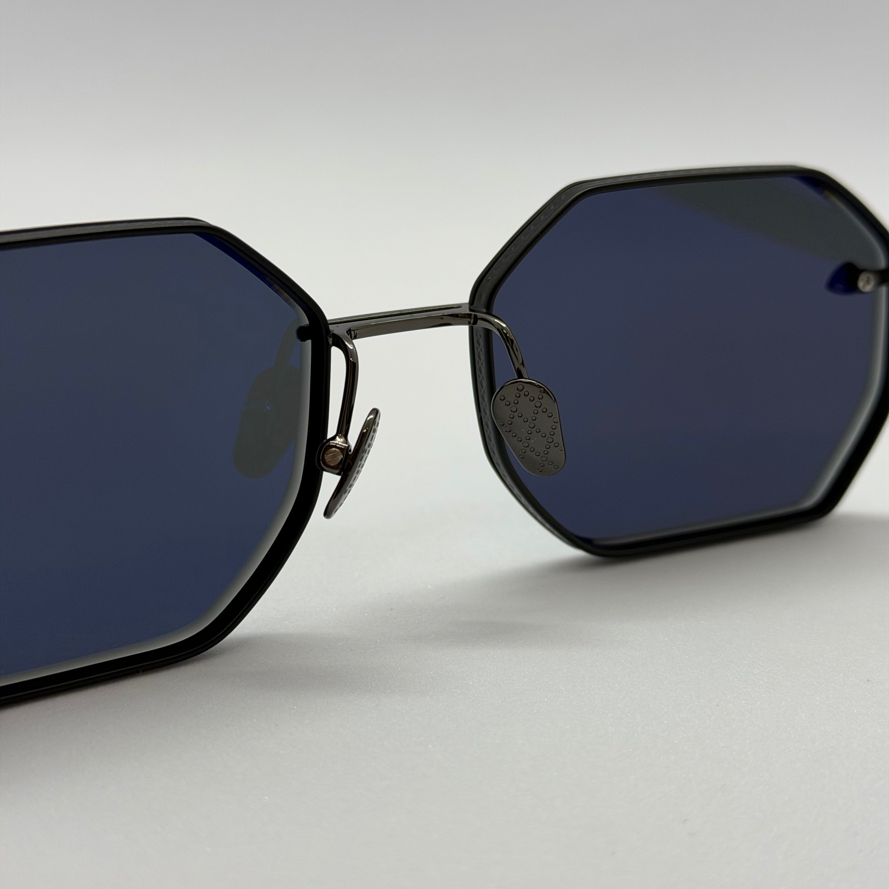 модел Diplomat Black