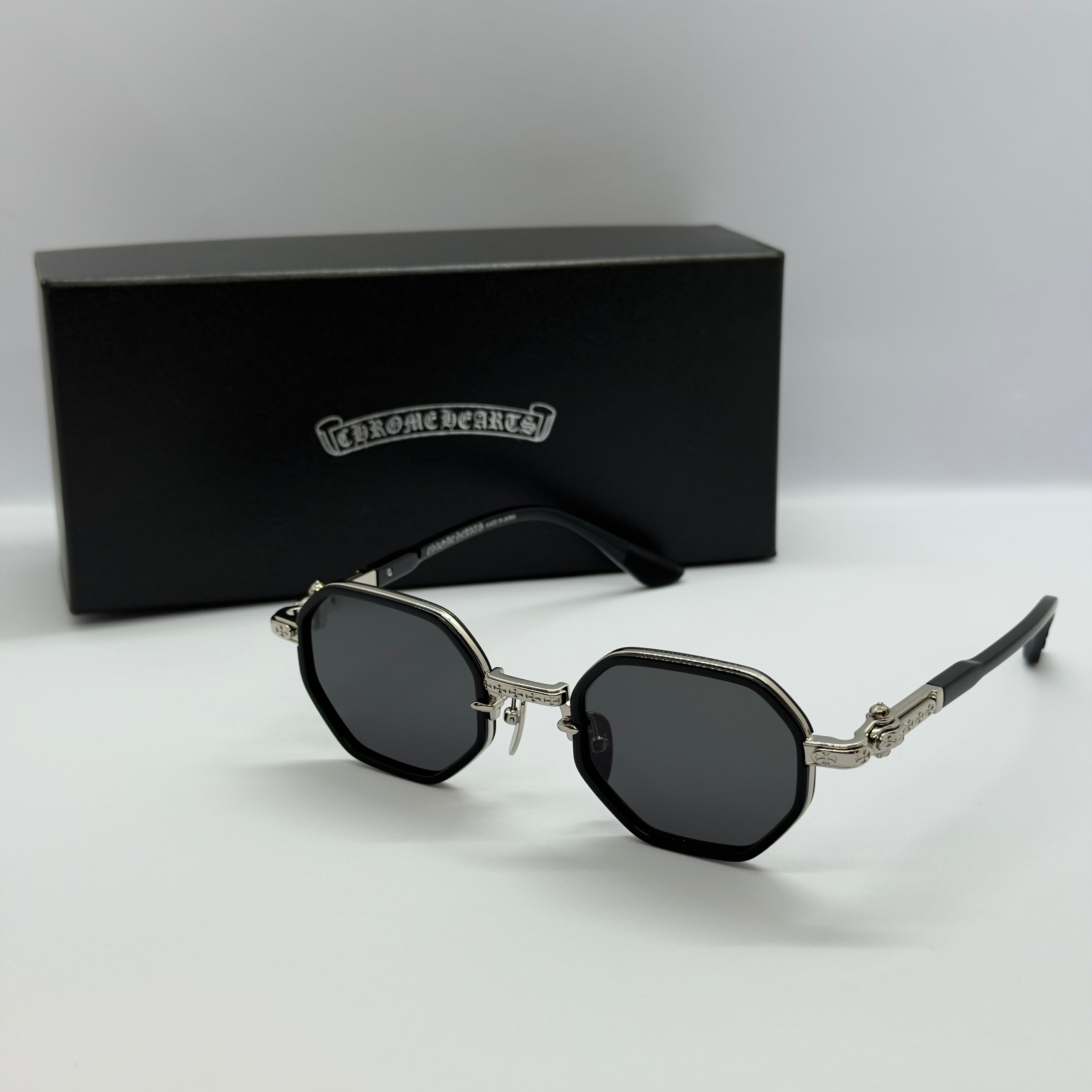 модел Roma Black