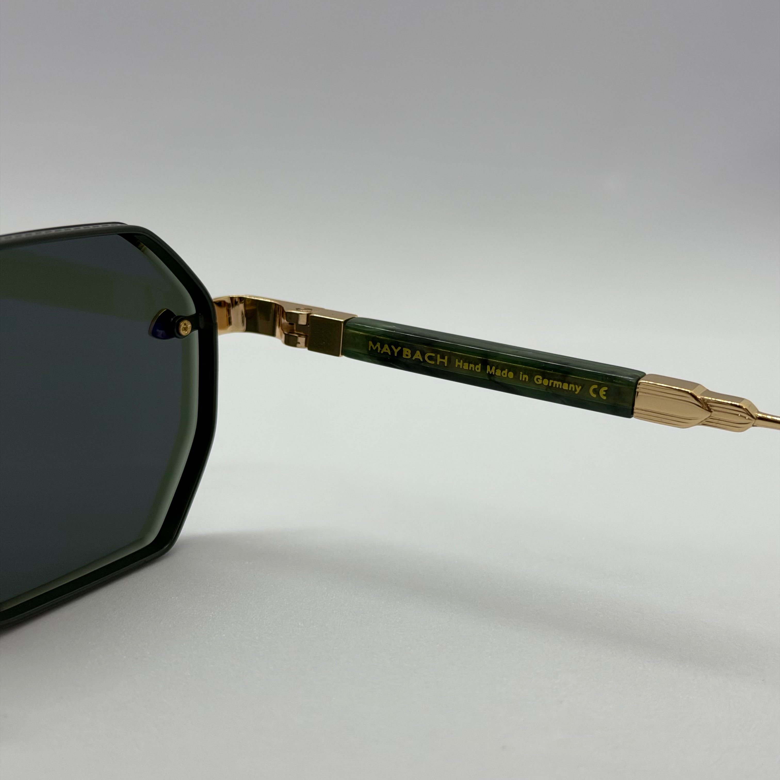 модел Diplomat Green