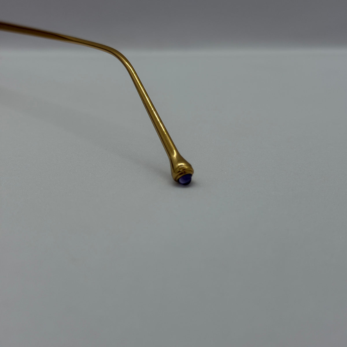 модел Nyra Gold