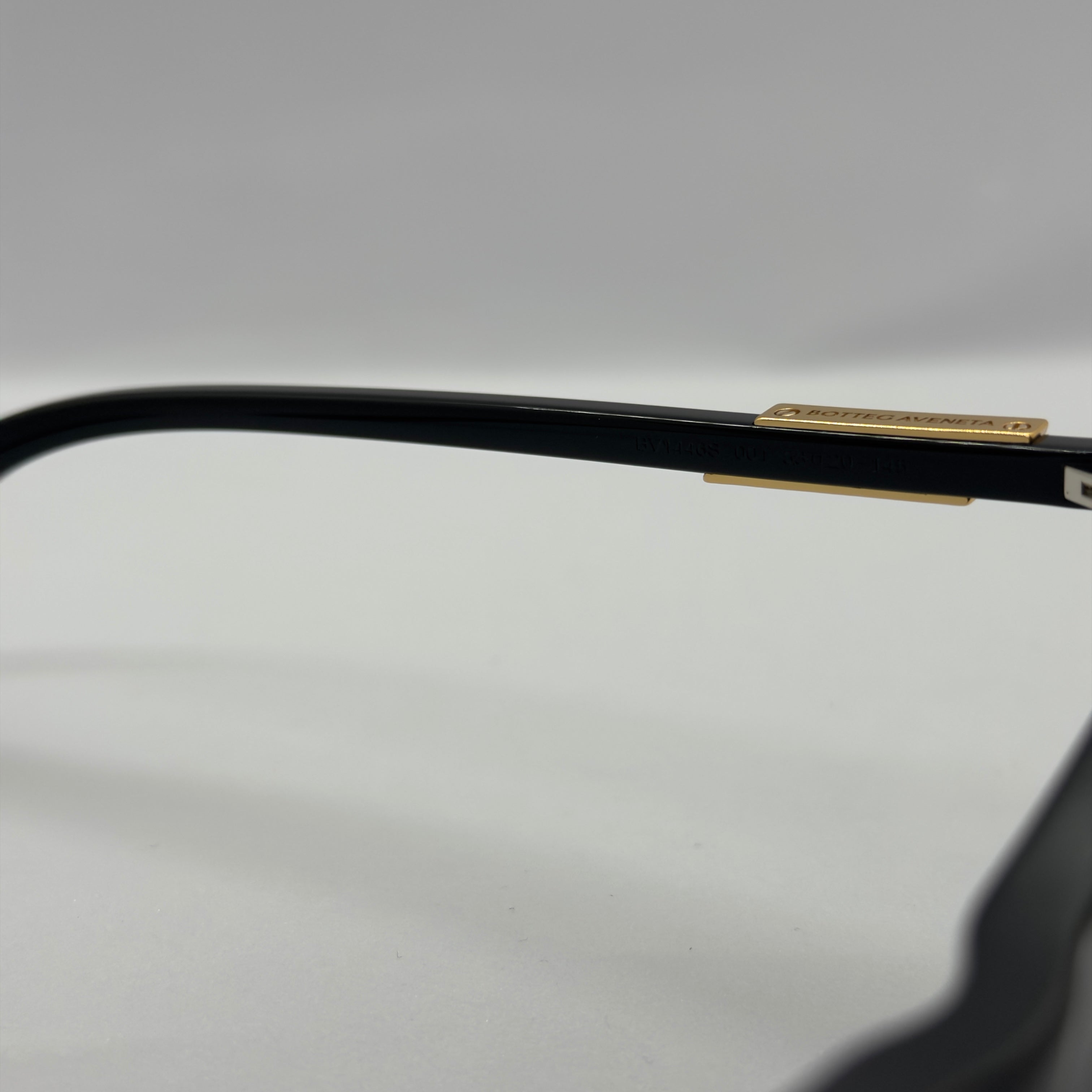 модел Zeno Black