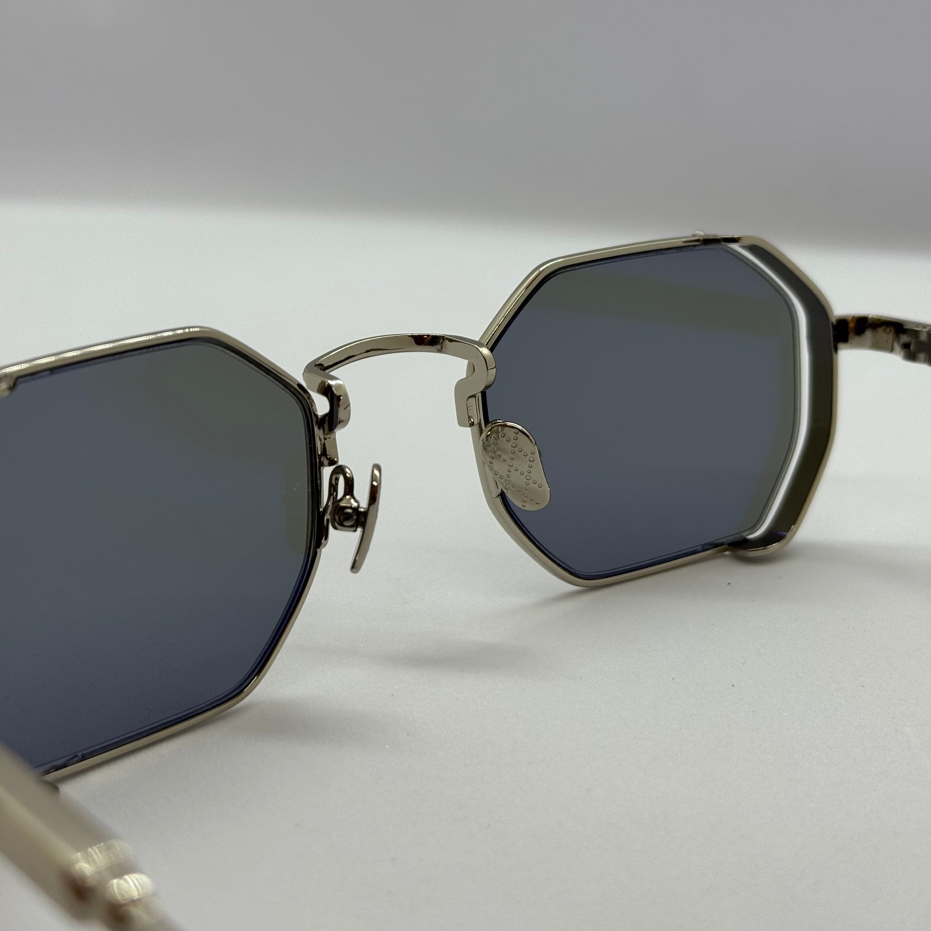 модел MayBach Silver