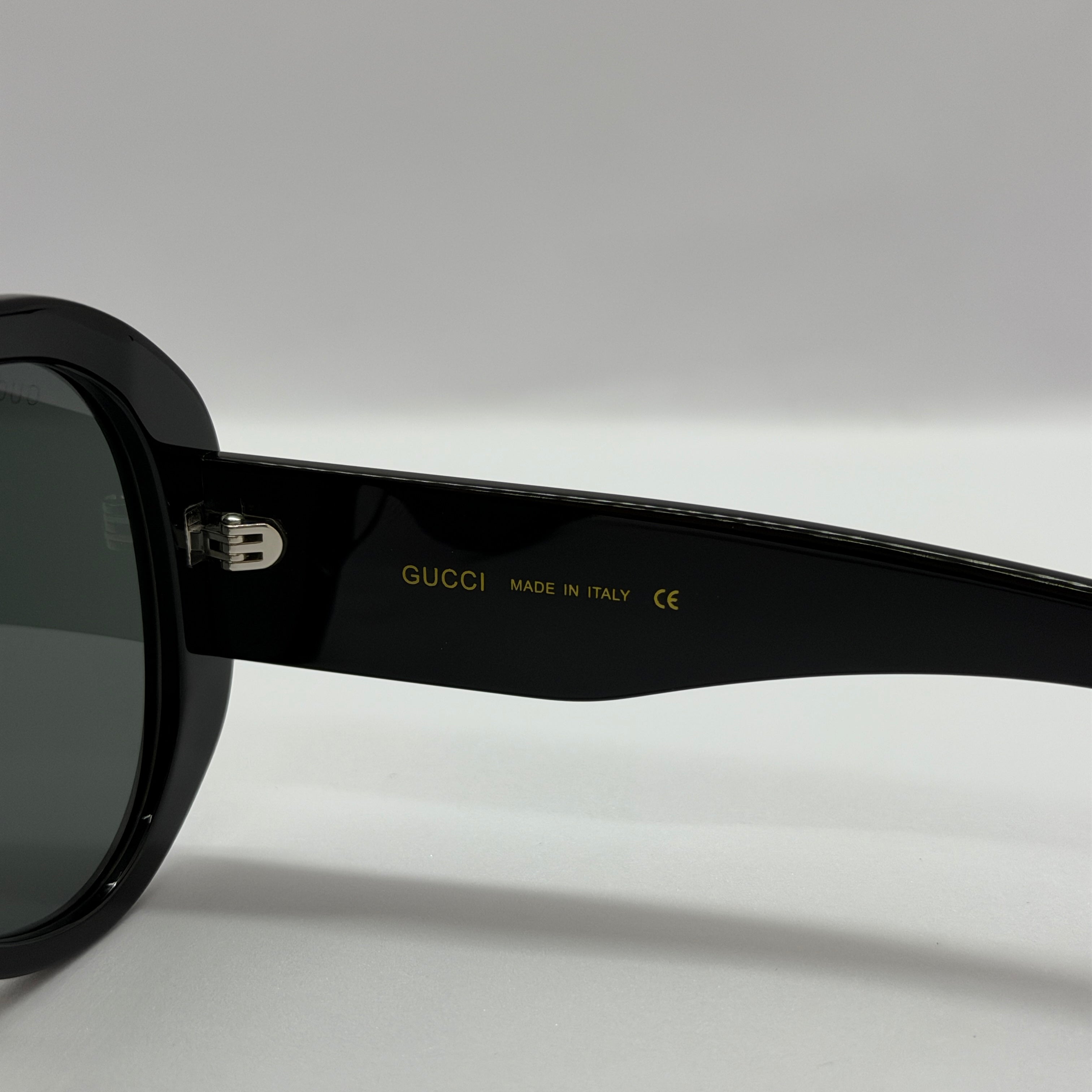 модел Glare Black