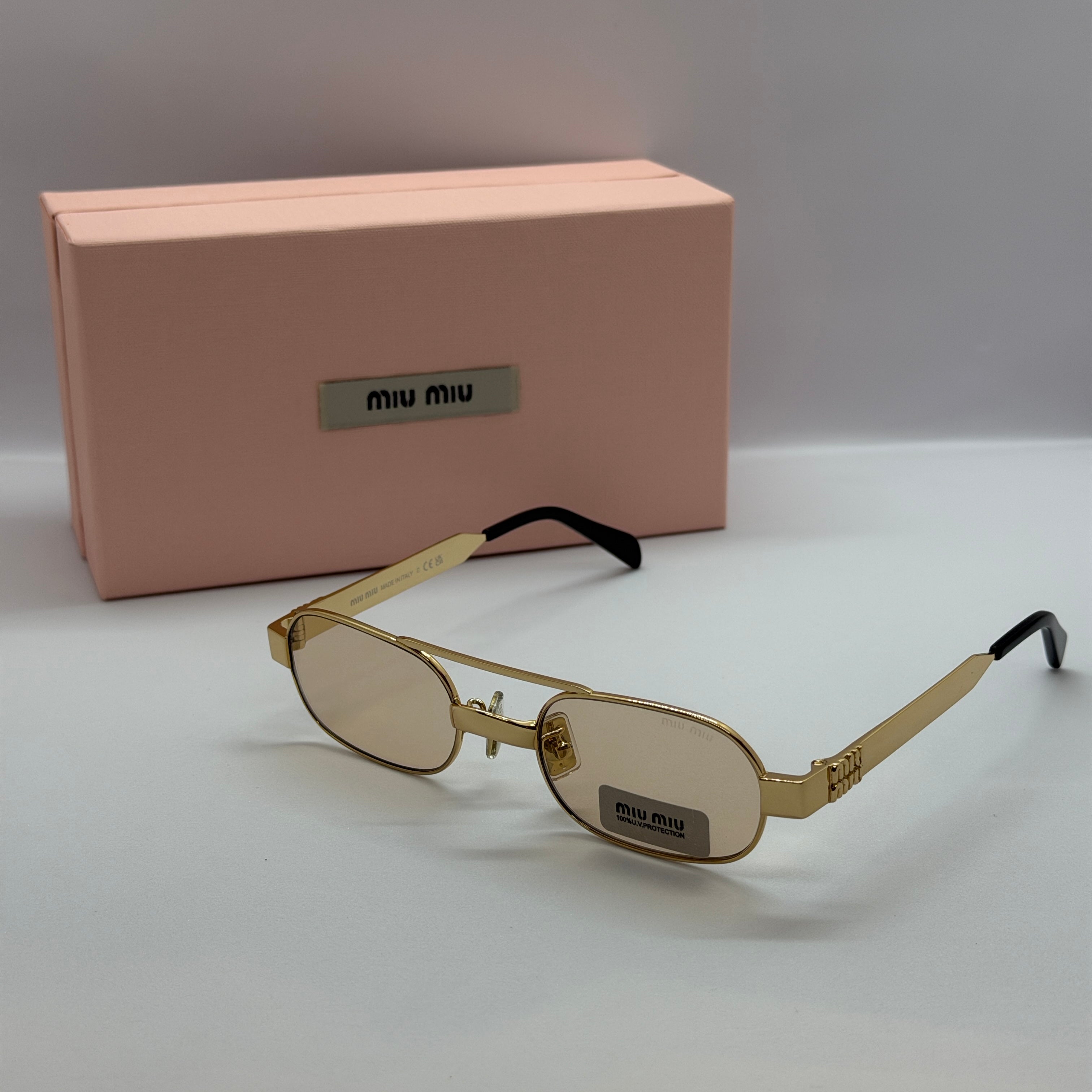 модел Elya Gold