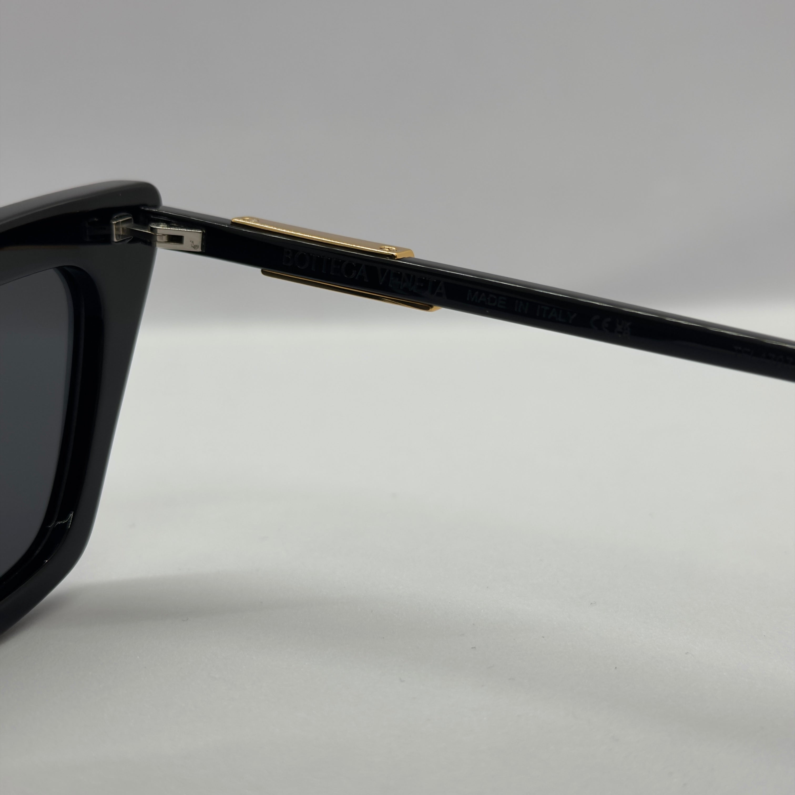 модел Zeno Black