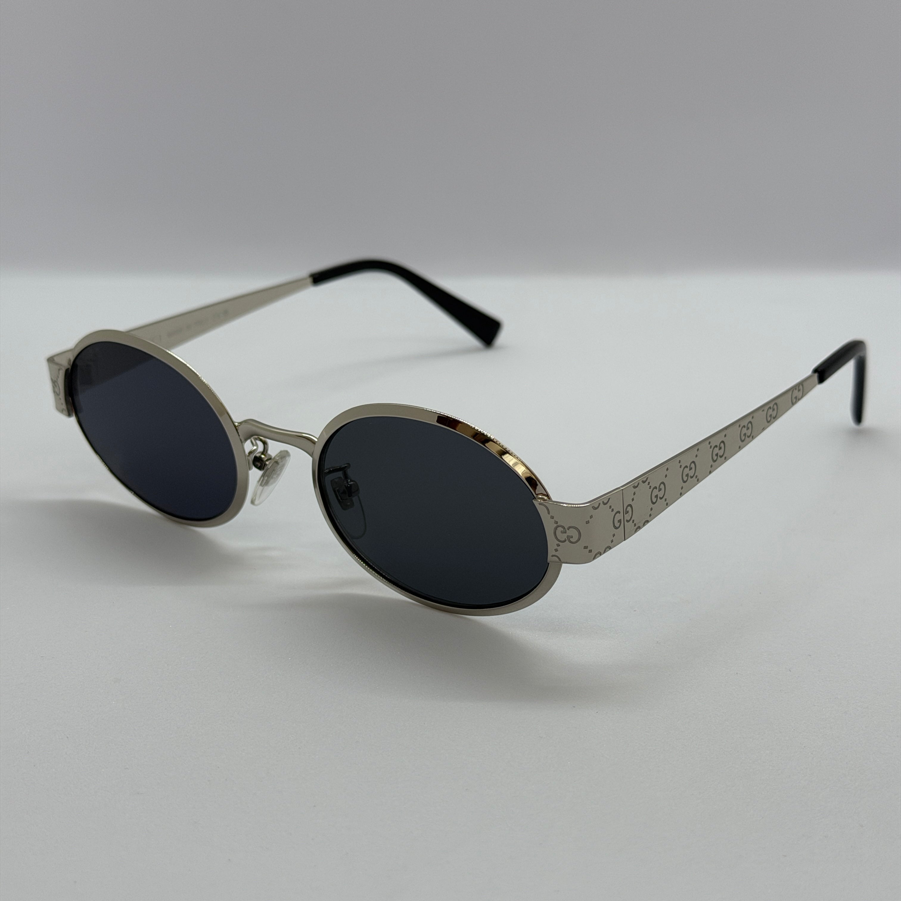 модел Pucci Silver