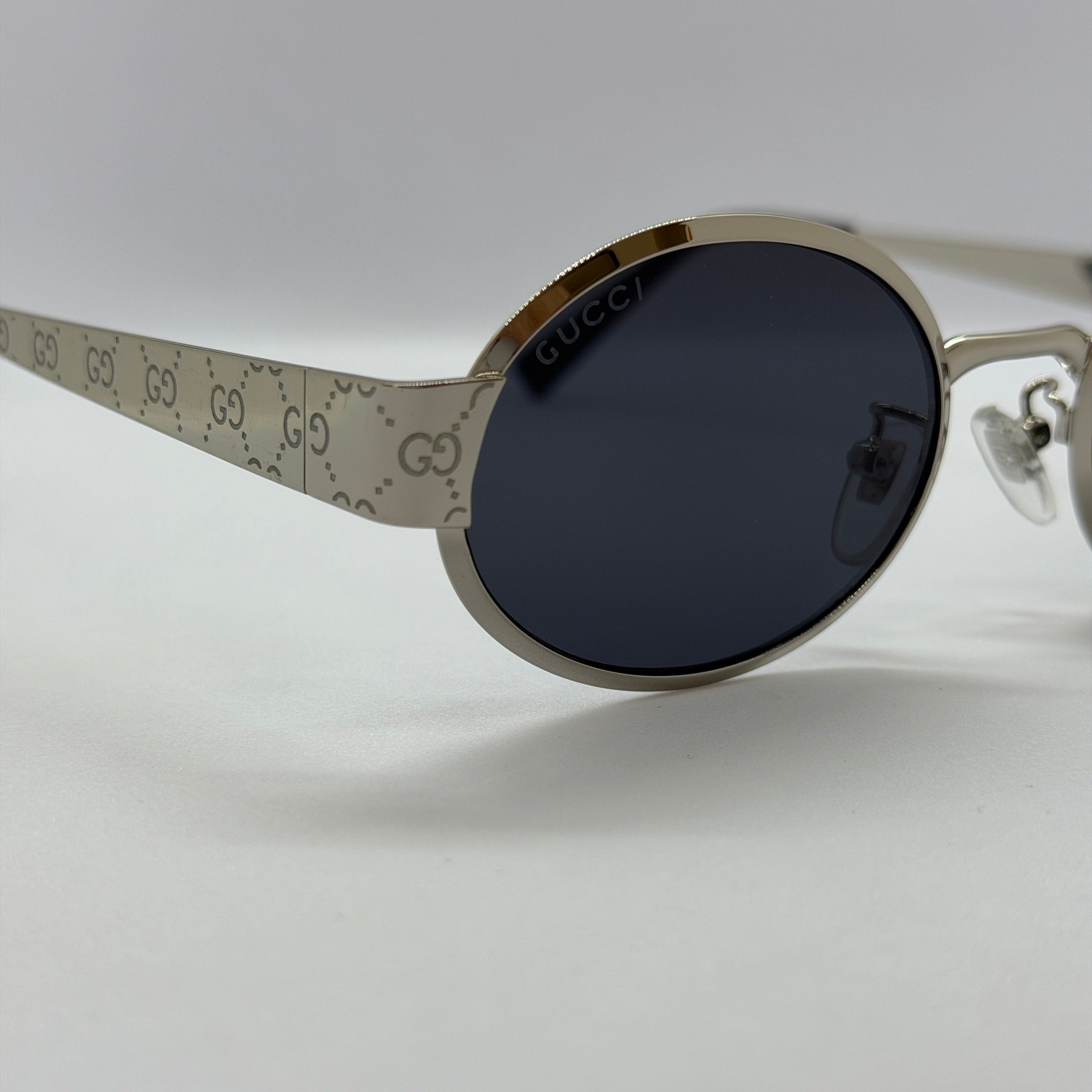 модел Pucci Silver