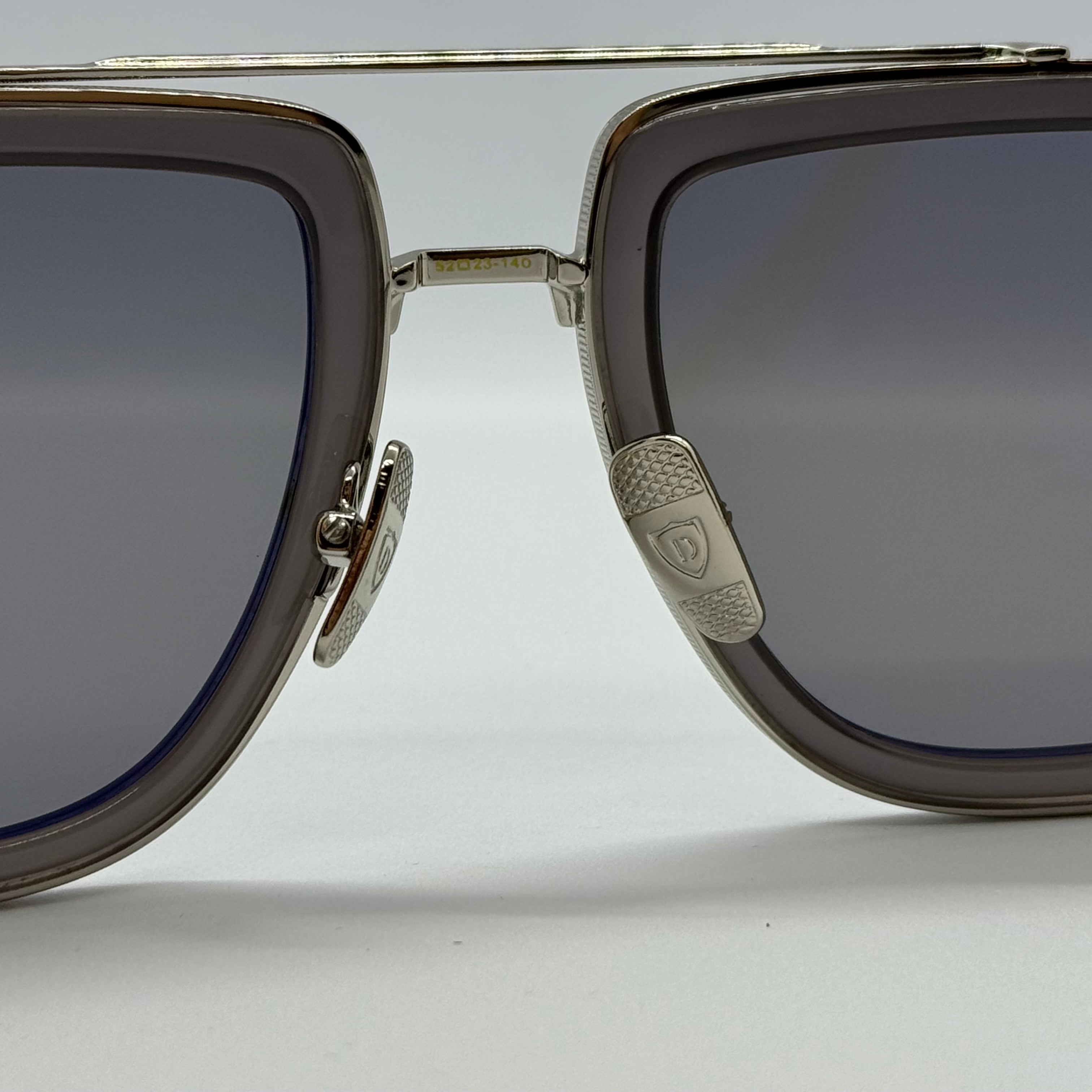 модел Gladiator Light